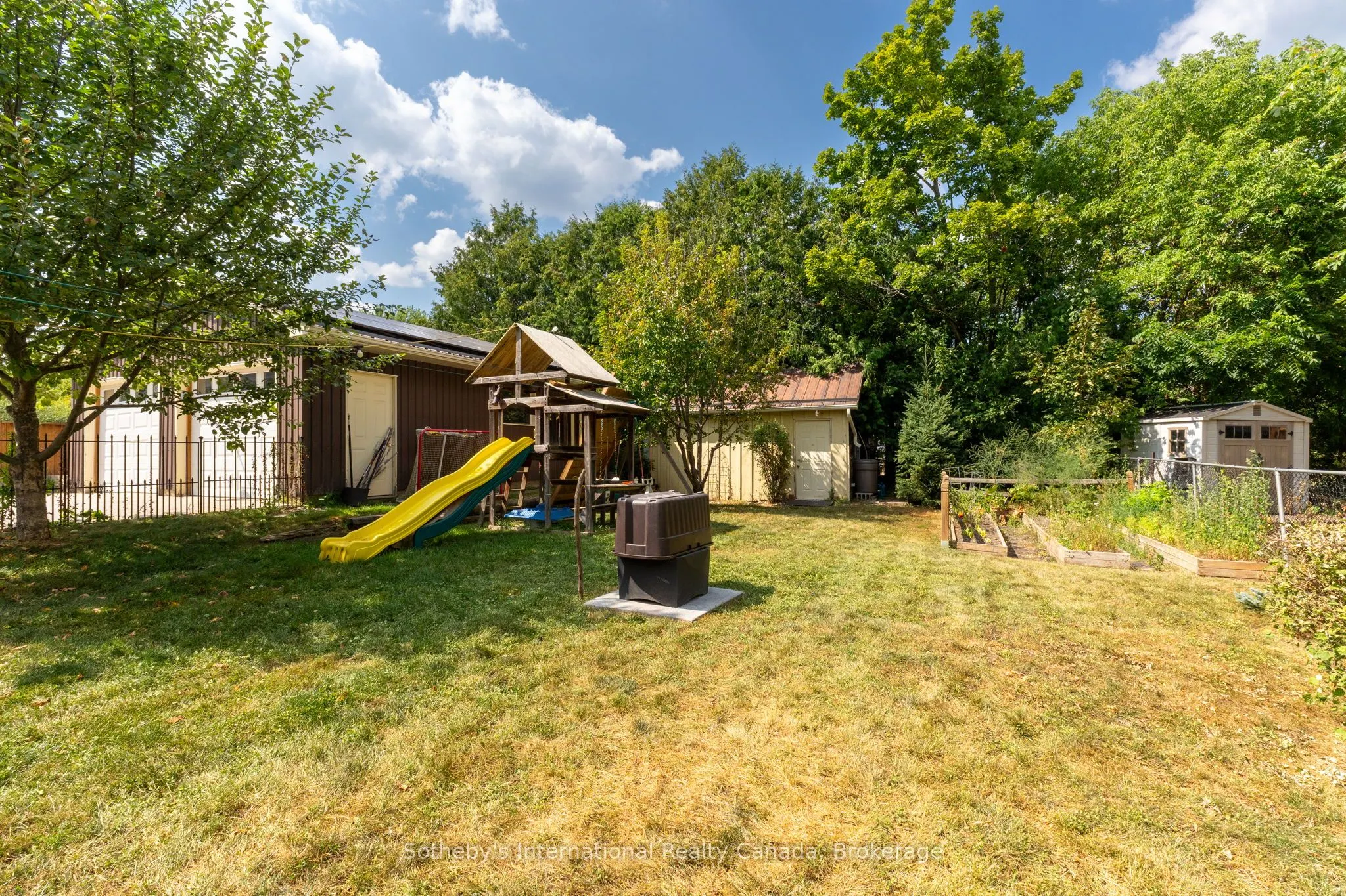 12 Elizabeth Street W