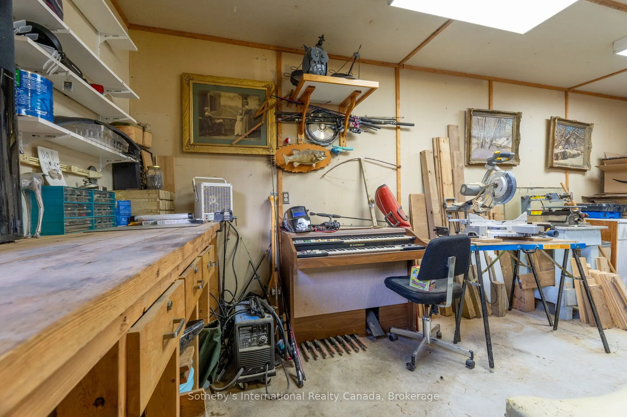 12 Elizabeth Street W