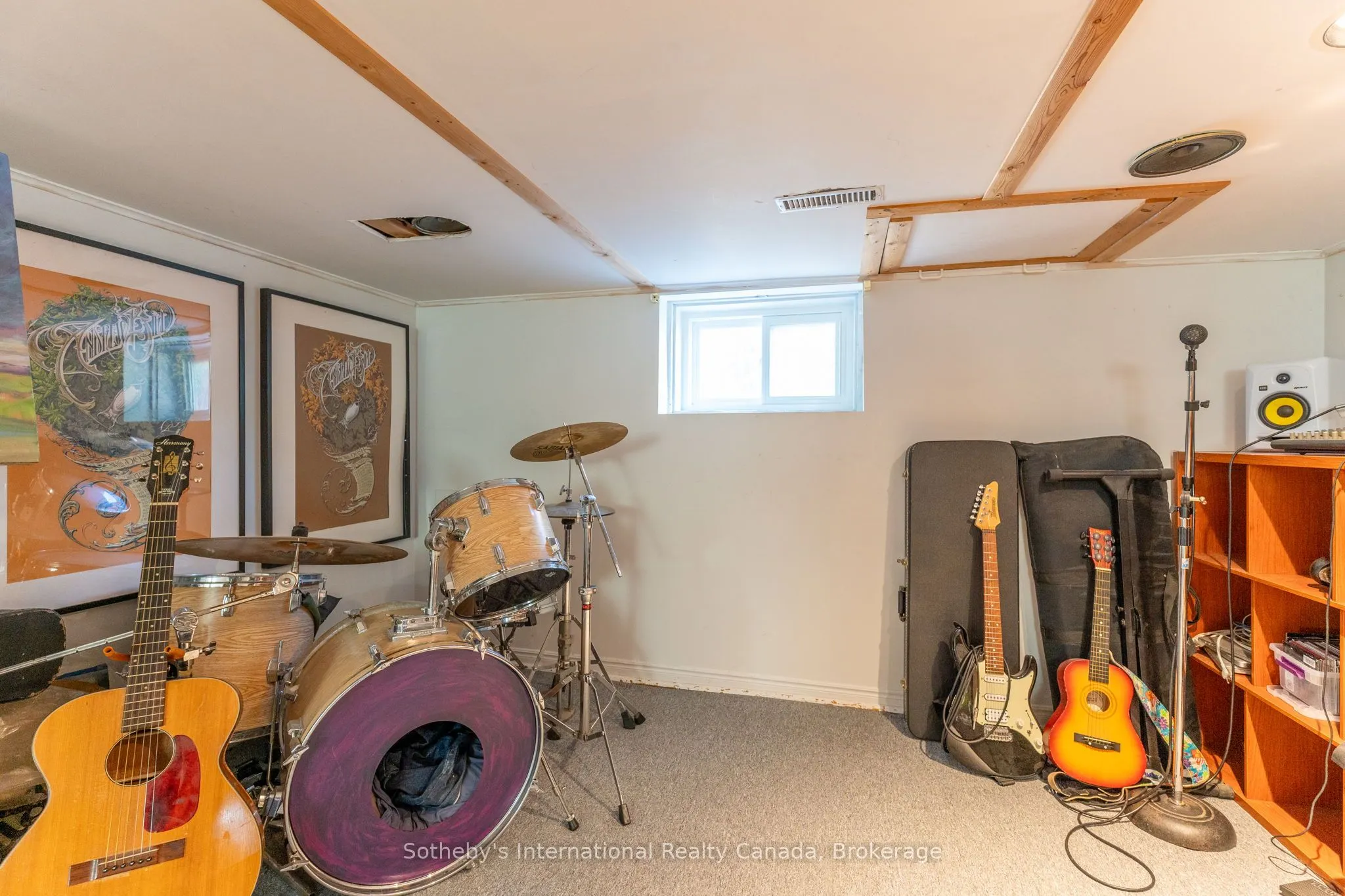 12 Elizabeth Street W