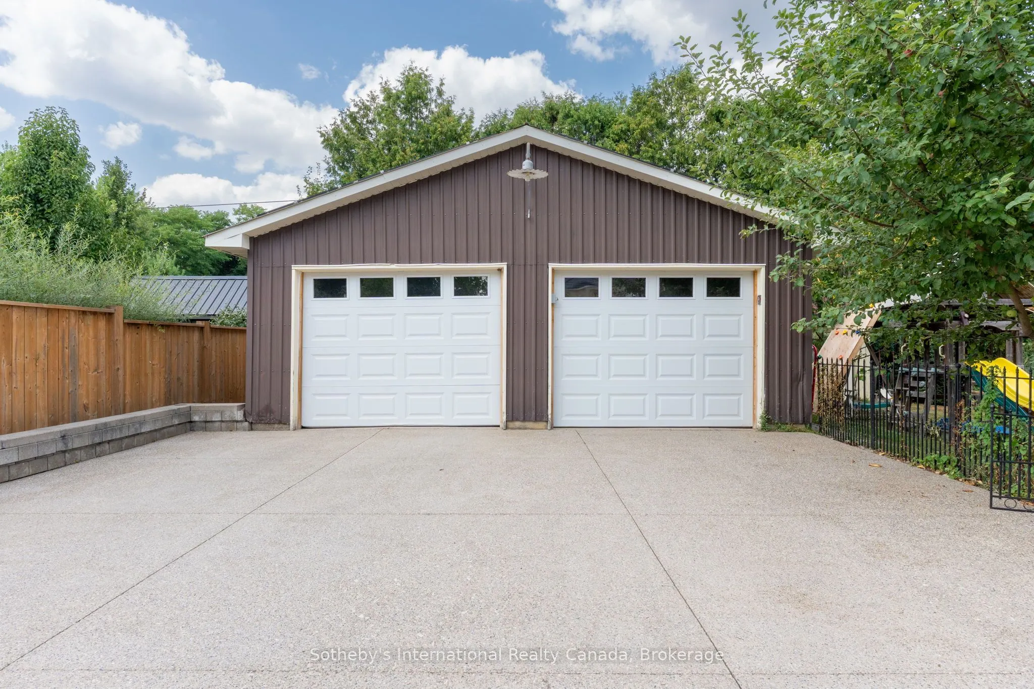 12 Elizabeth Street W