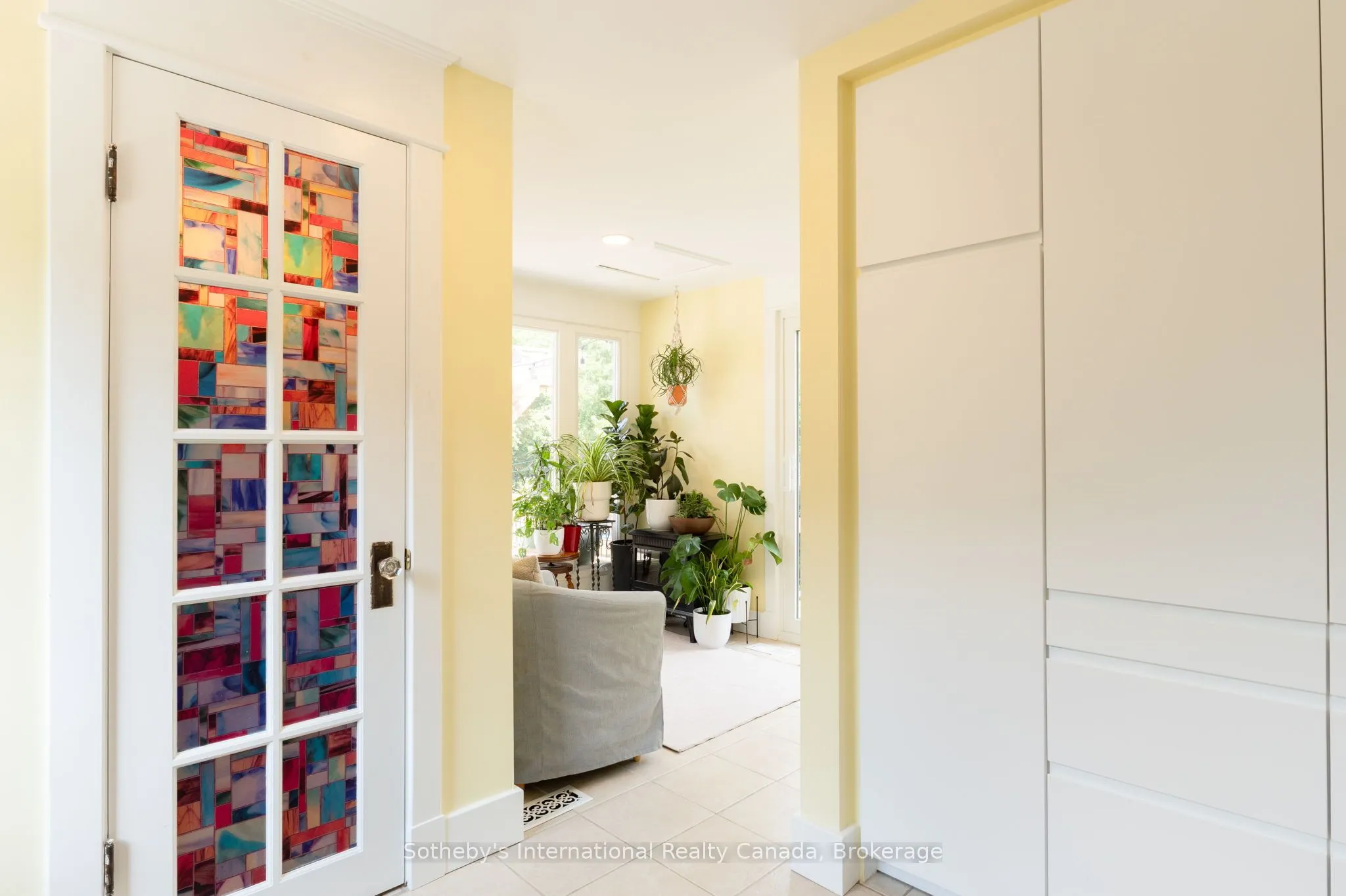 12 Elizabeth Street W