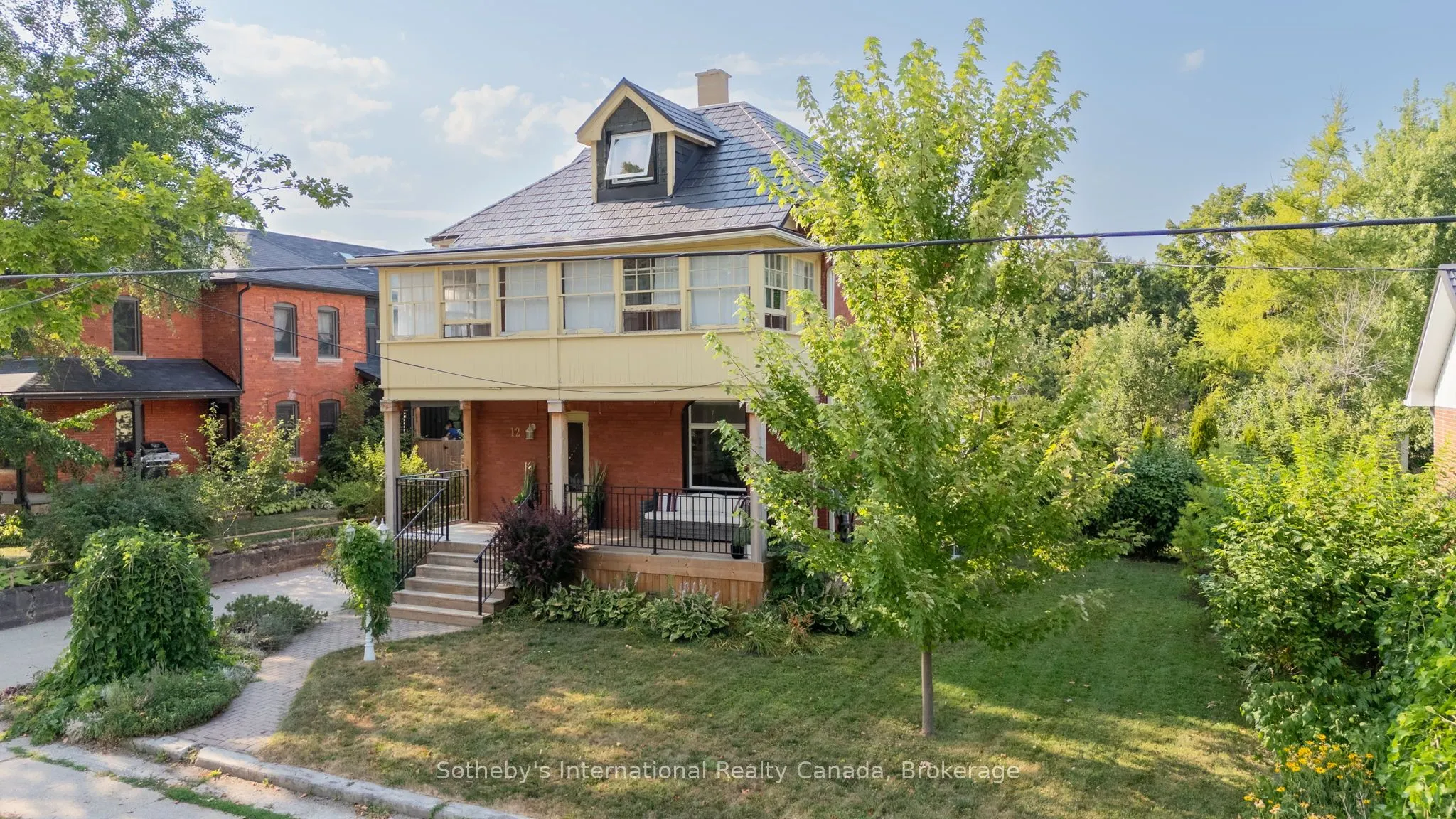 12 Elizabeth Street W