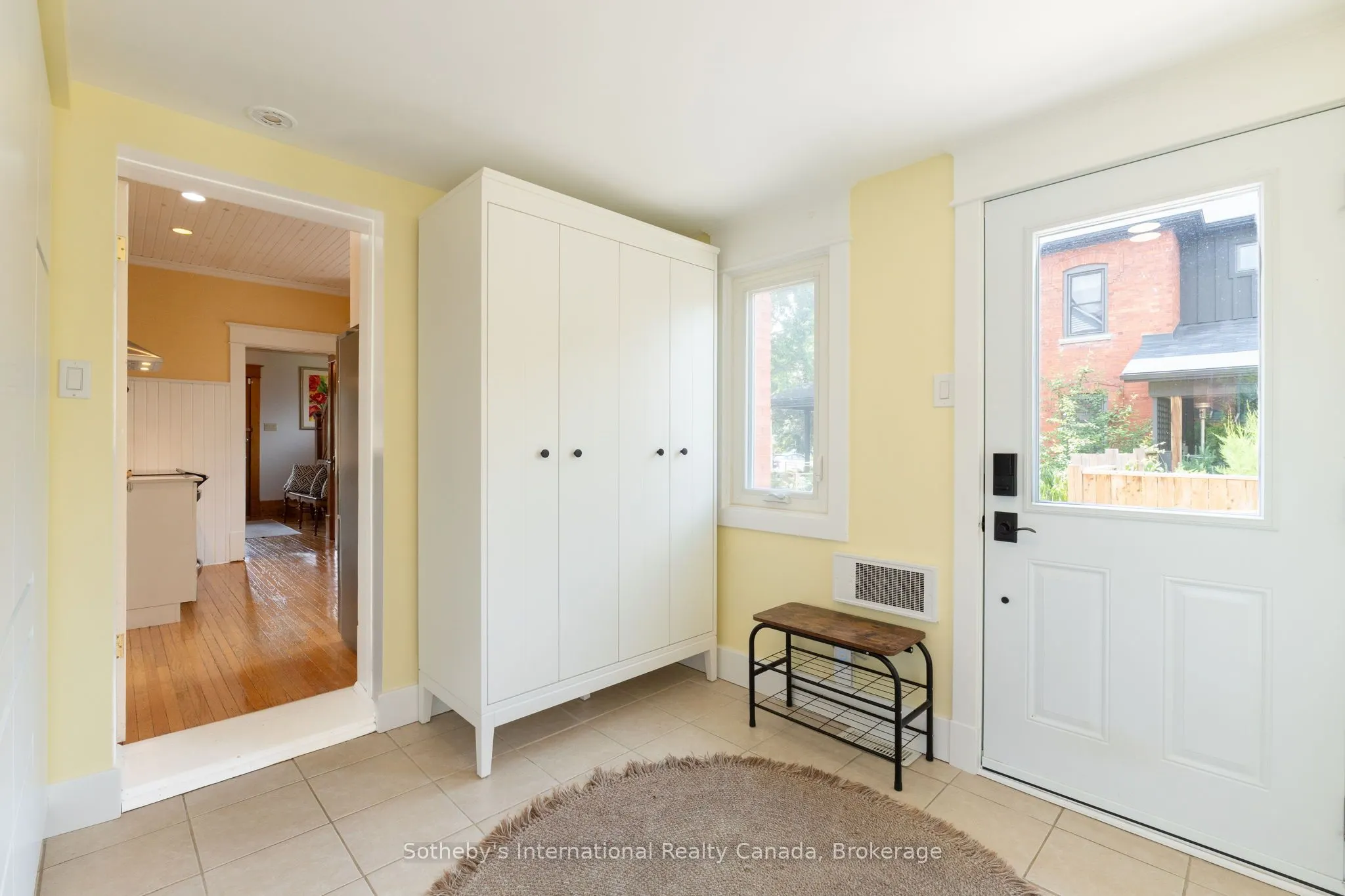 12 Elizabeth Street W