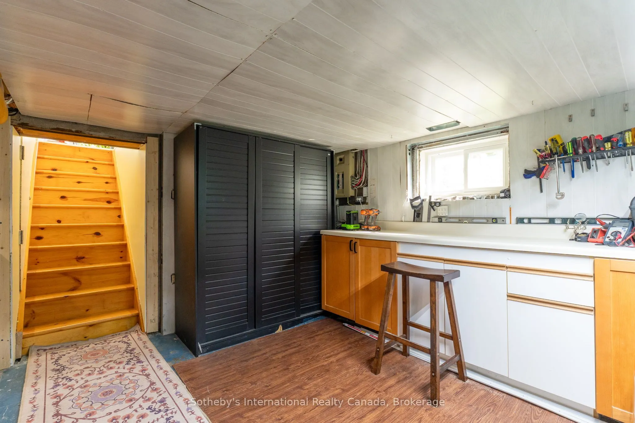 12 Elizabeth Street W