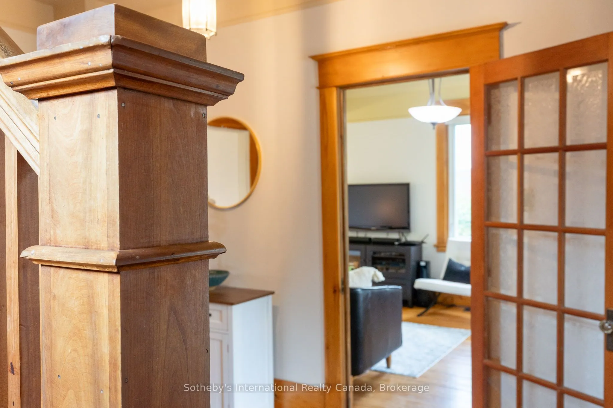 12 Elizabeth Street W