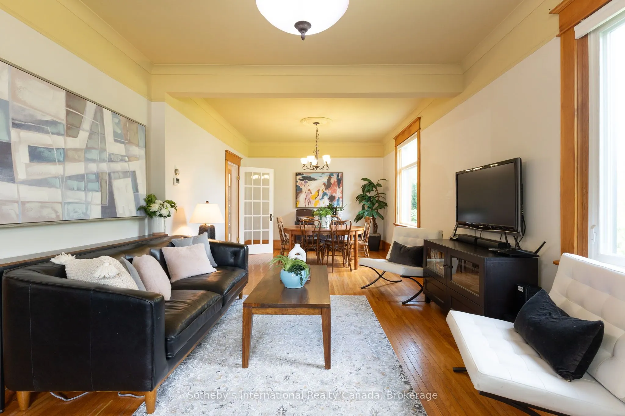 12 Elizabeth Street W