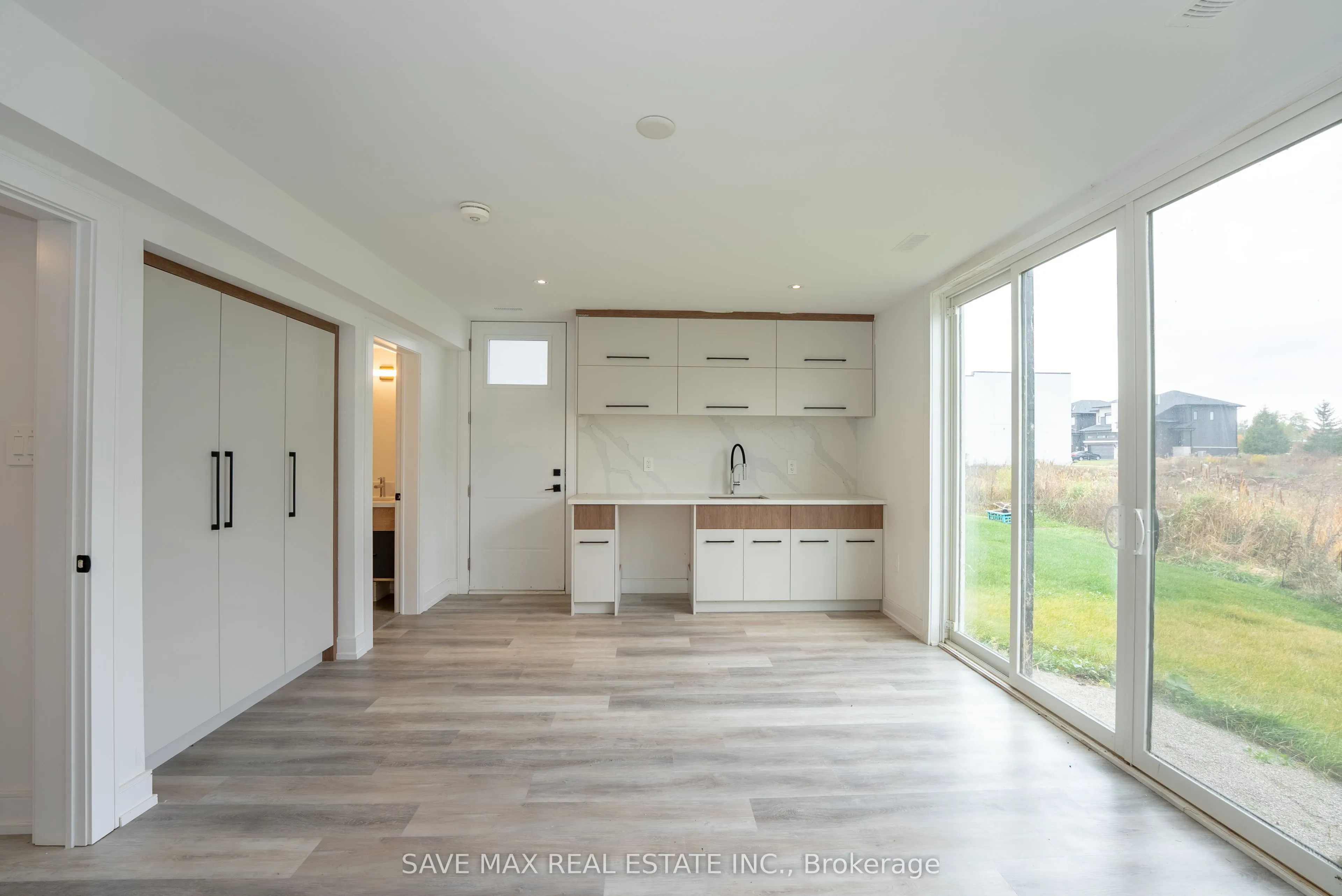 3775 Sunbank Crescent