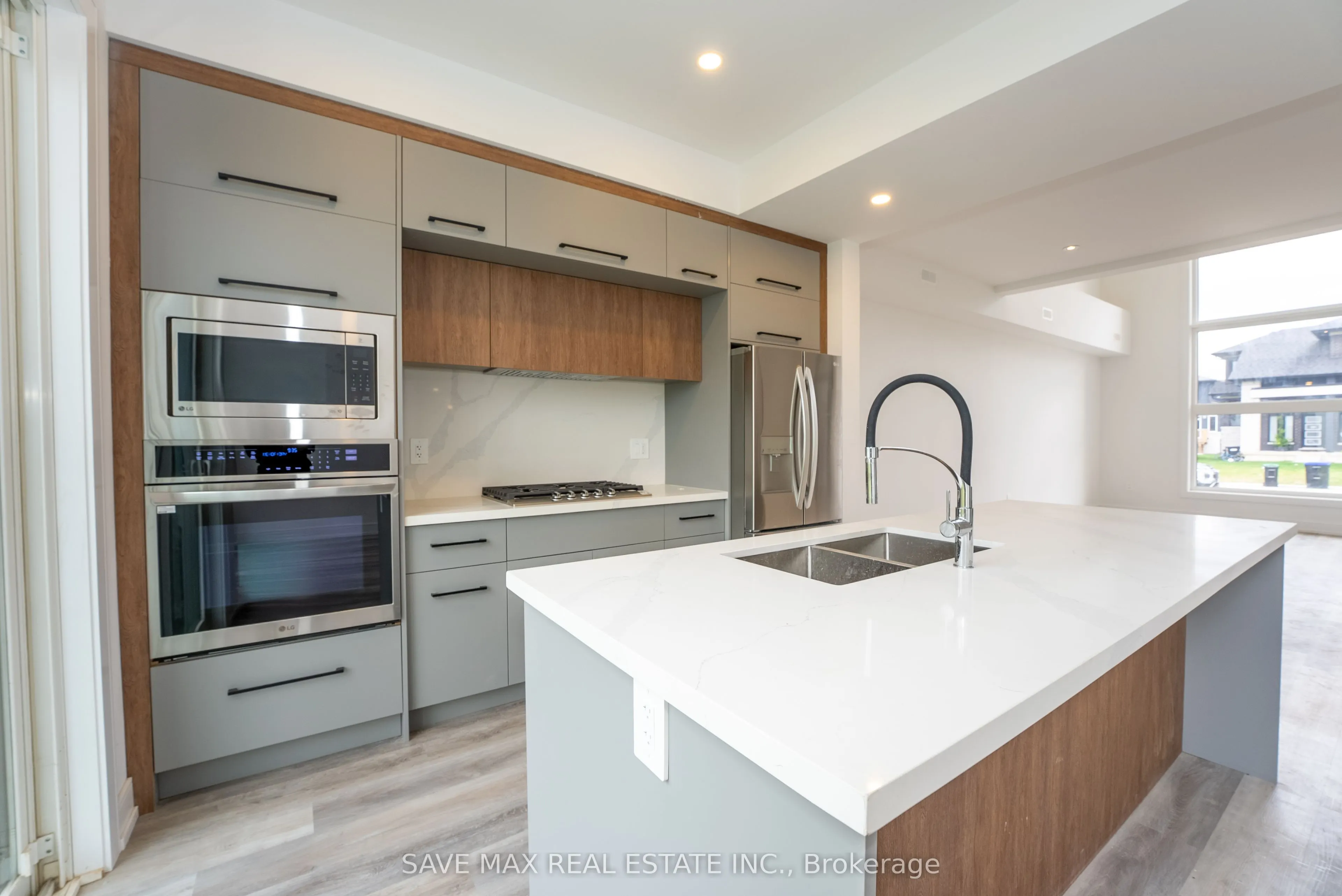 3775 Sunbank Crescent