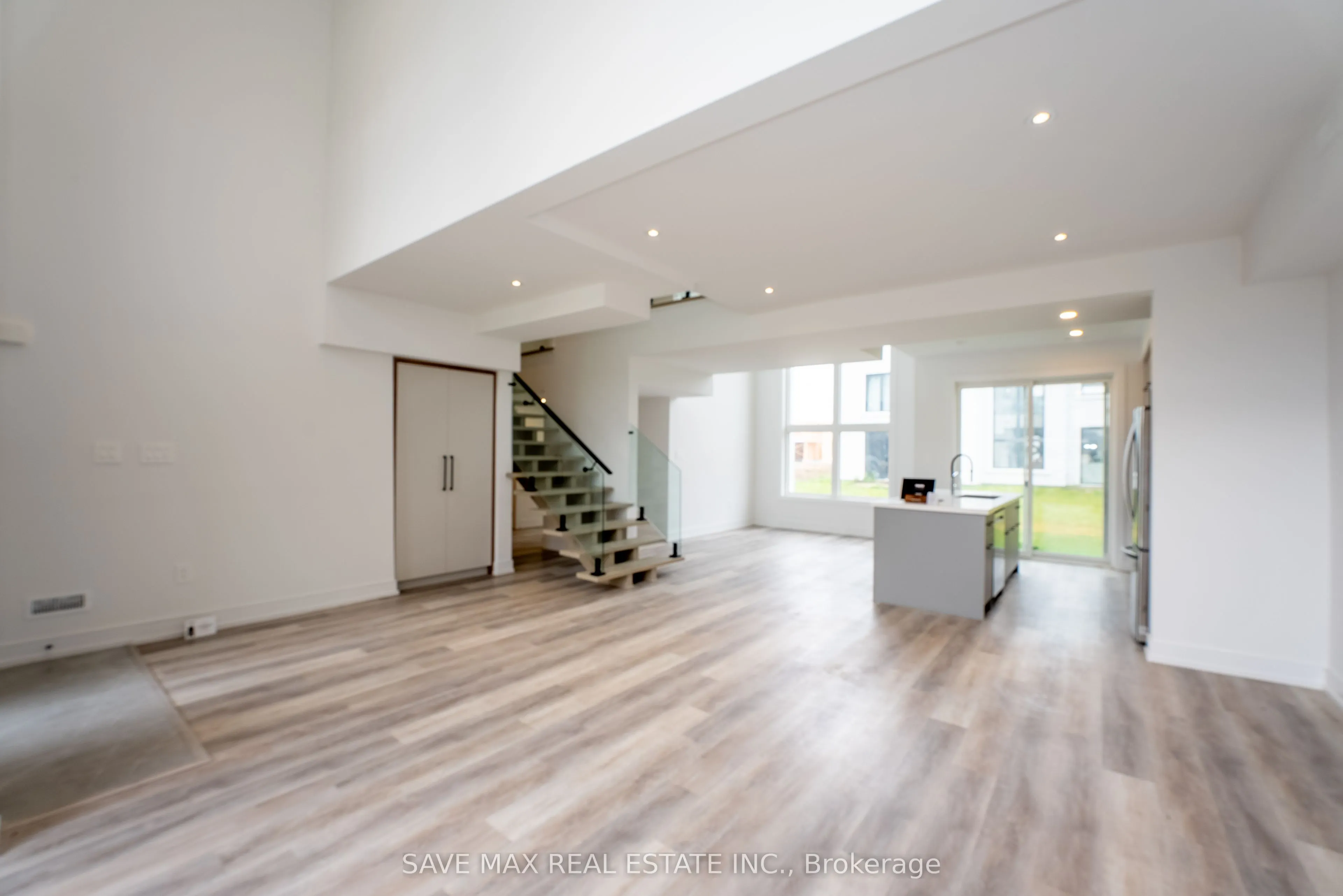 3775 Sunbank Crescent