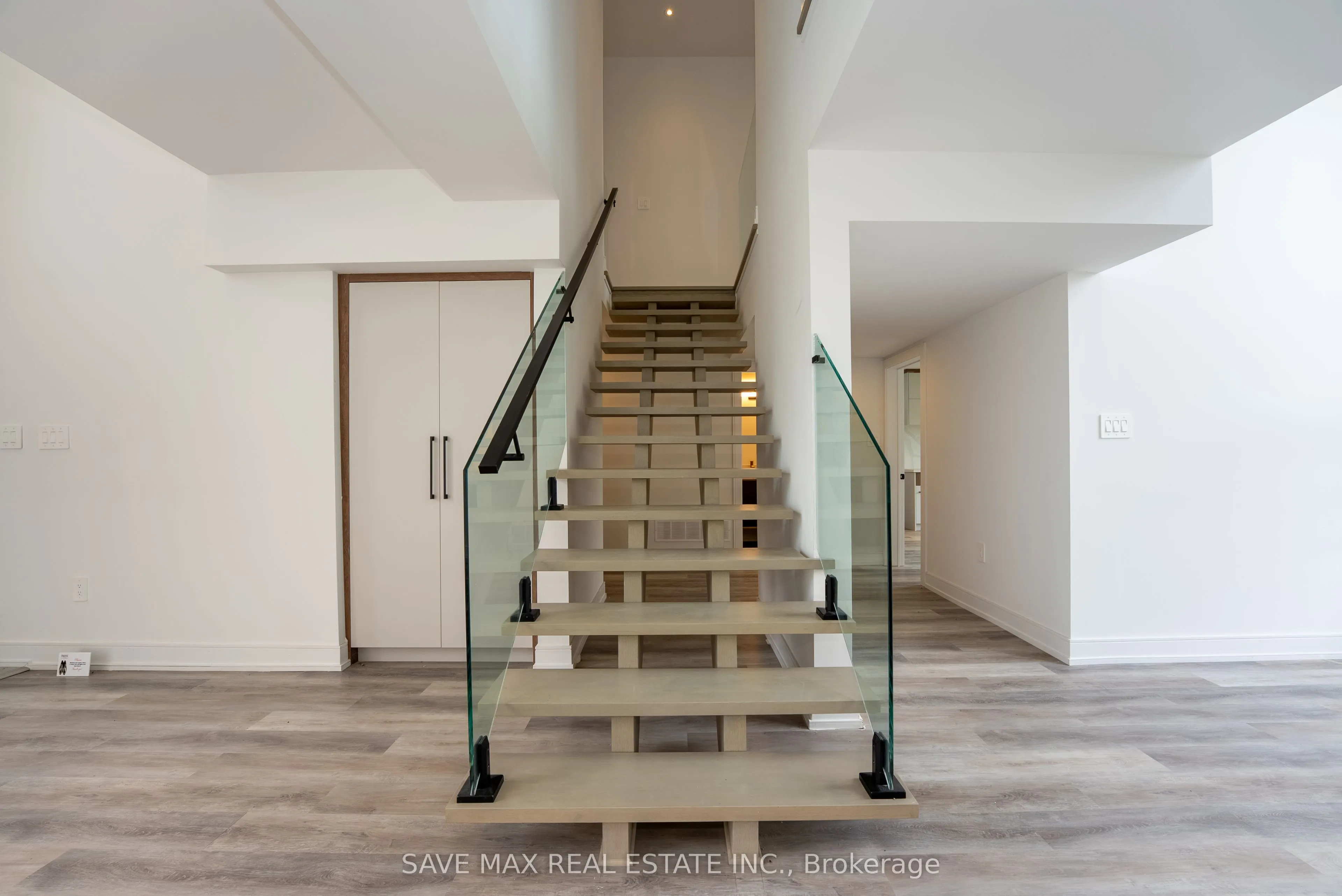 3775 Sunbank Crescent