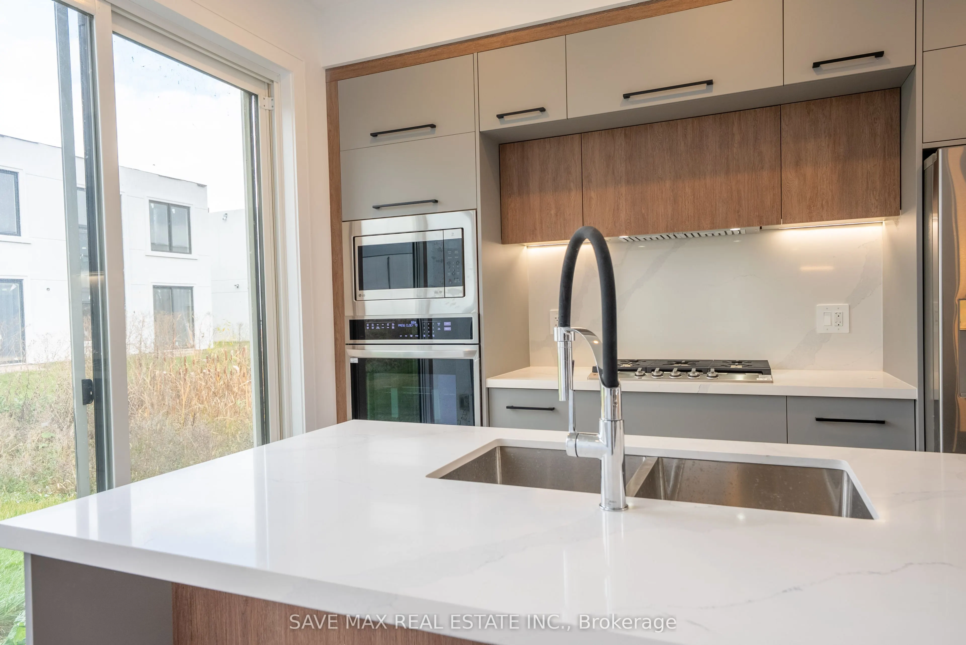 3775 Sunbank Crescent