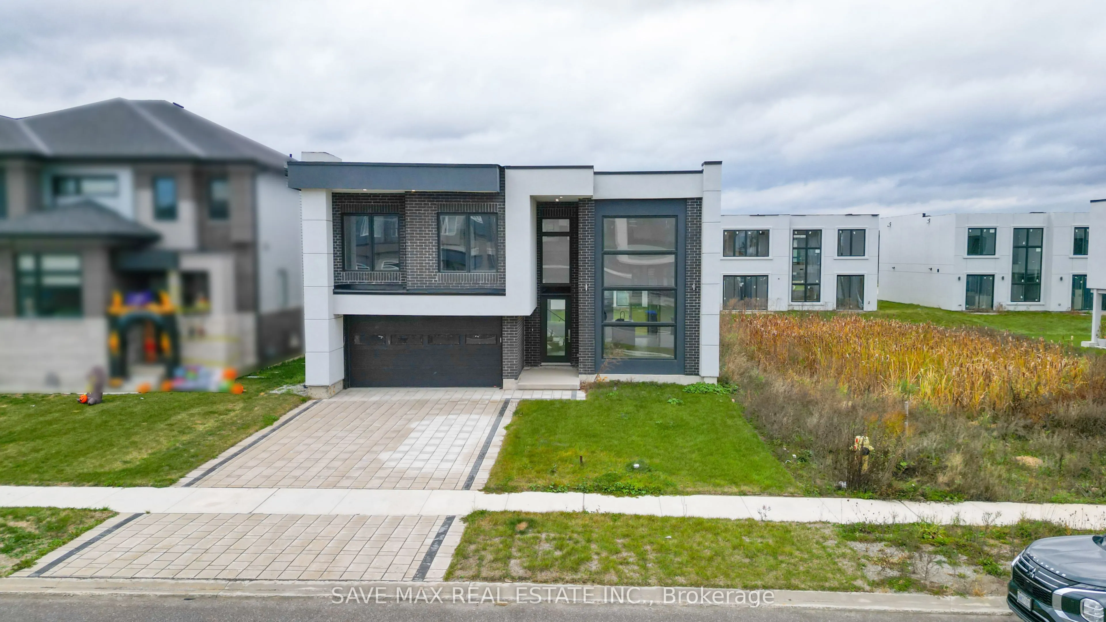 3775 Sunbank Crescent