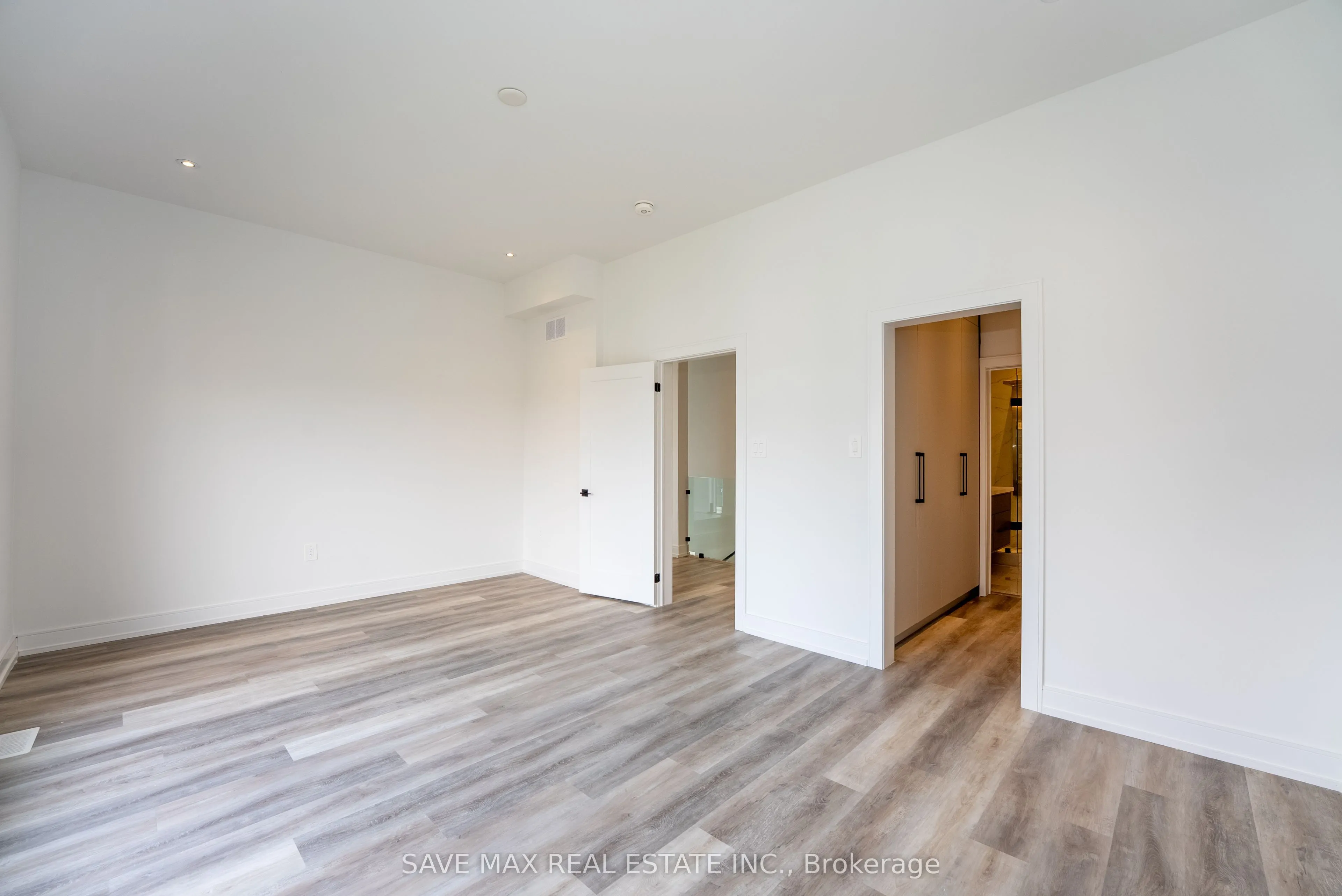 3775 Sunbank Crescent