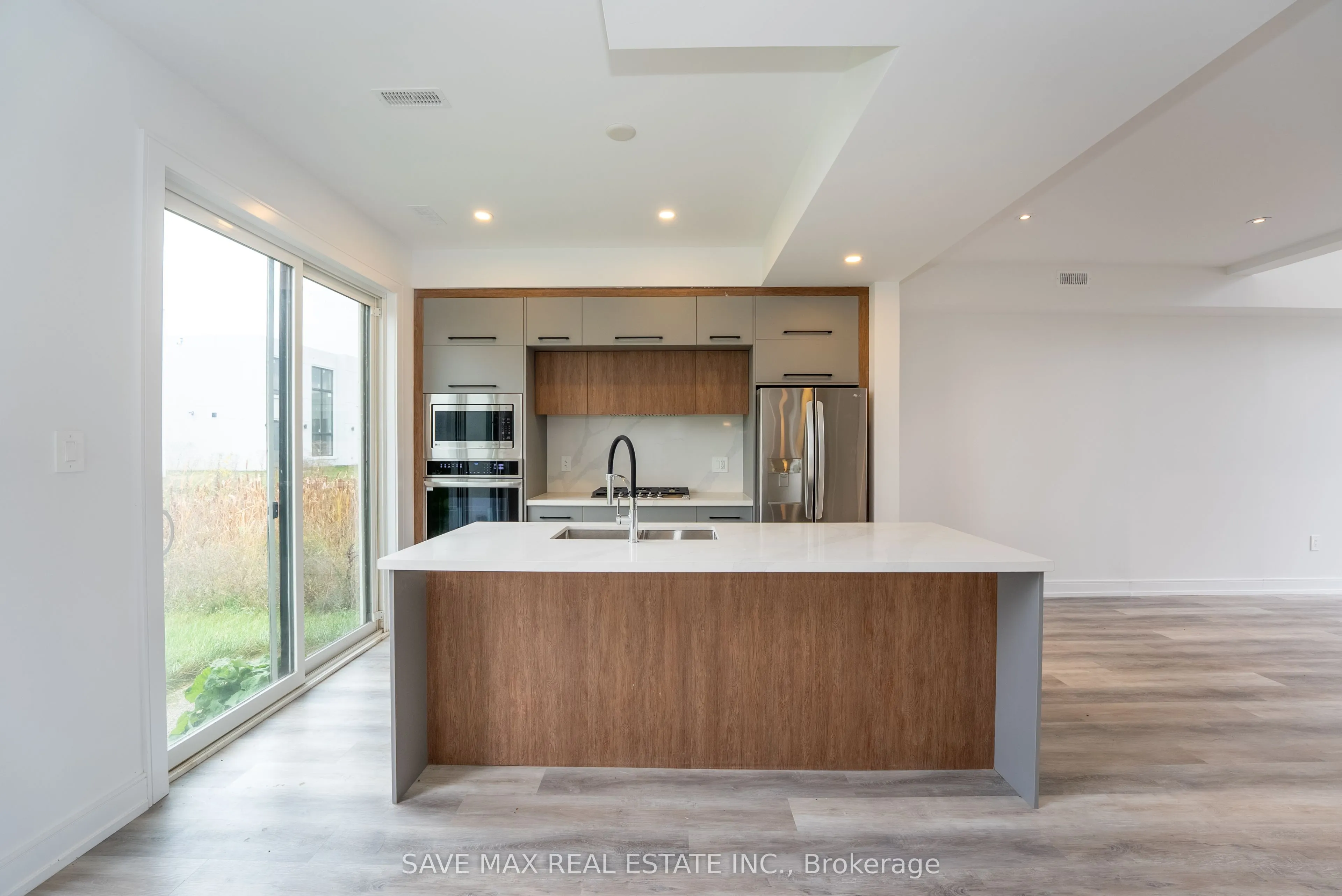 3775 Sunbank Crescent