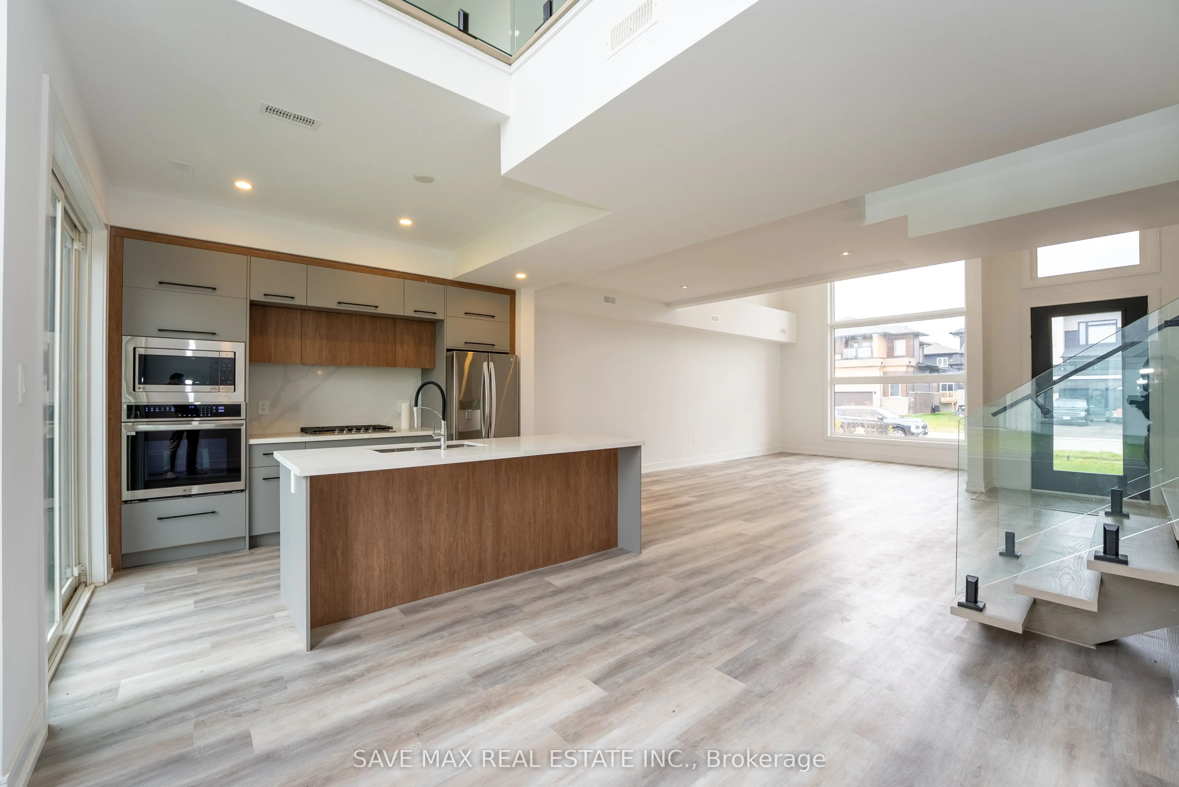 3775 Sunbank Crescent