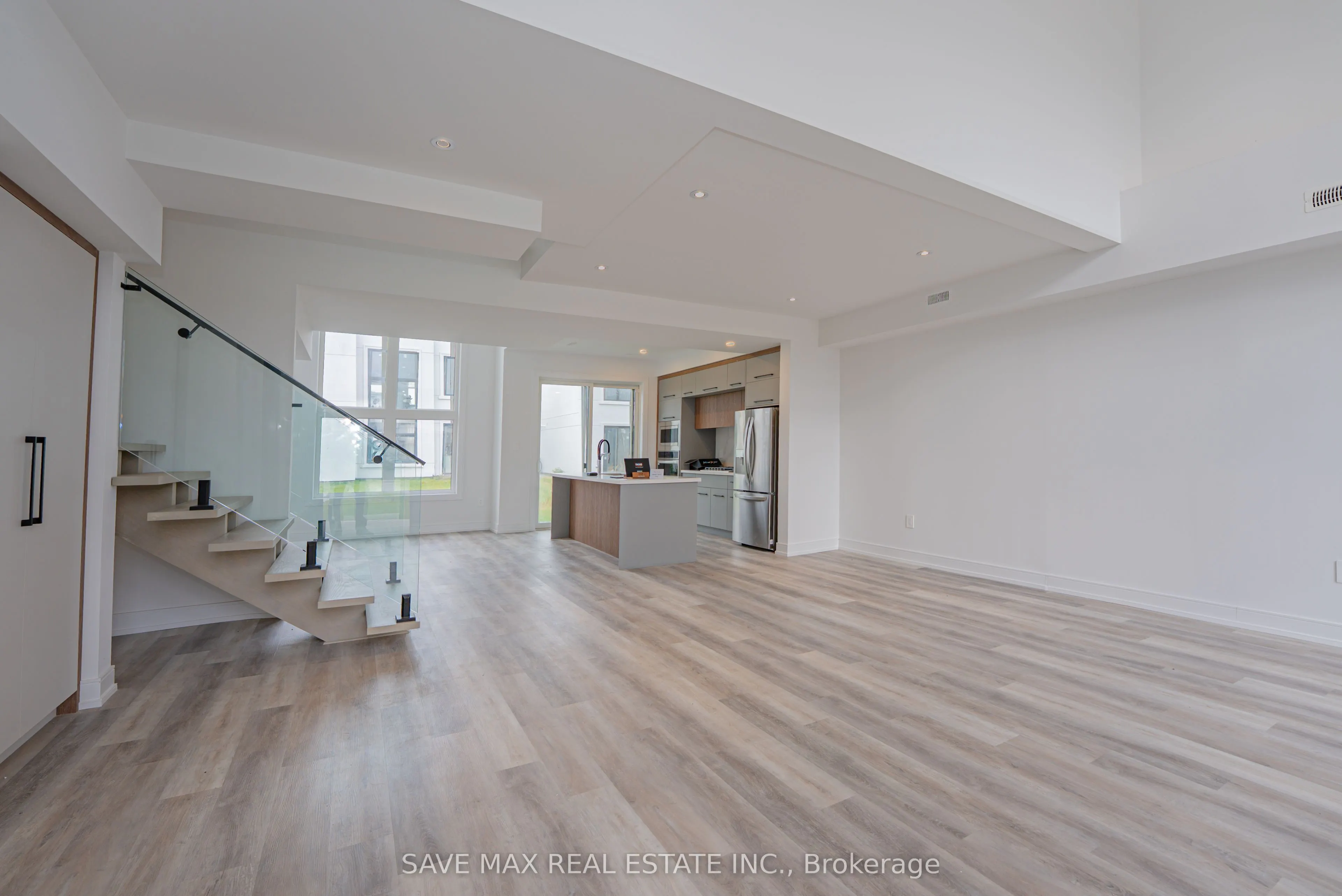 3775 Sunbank Crescent