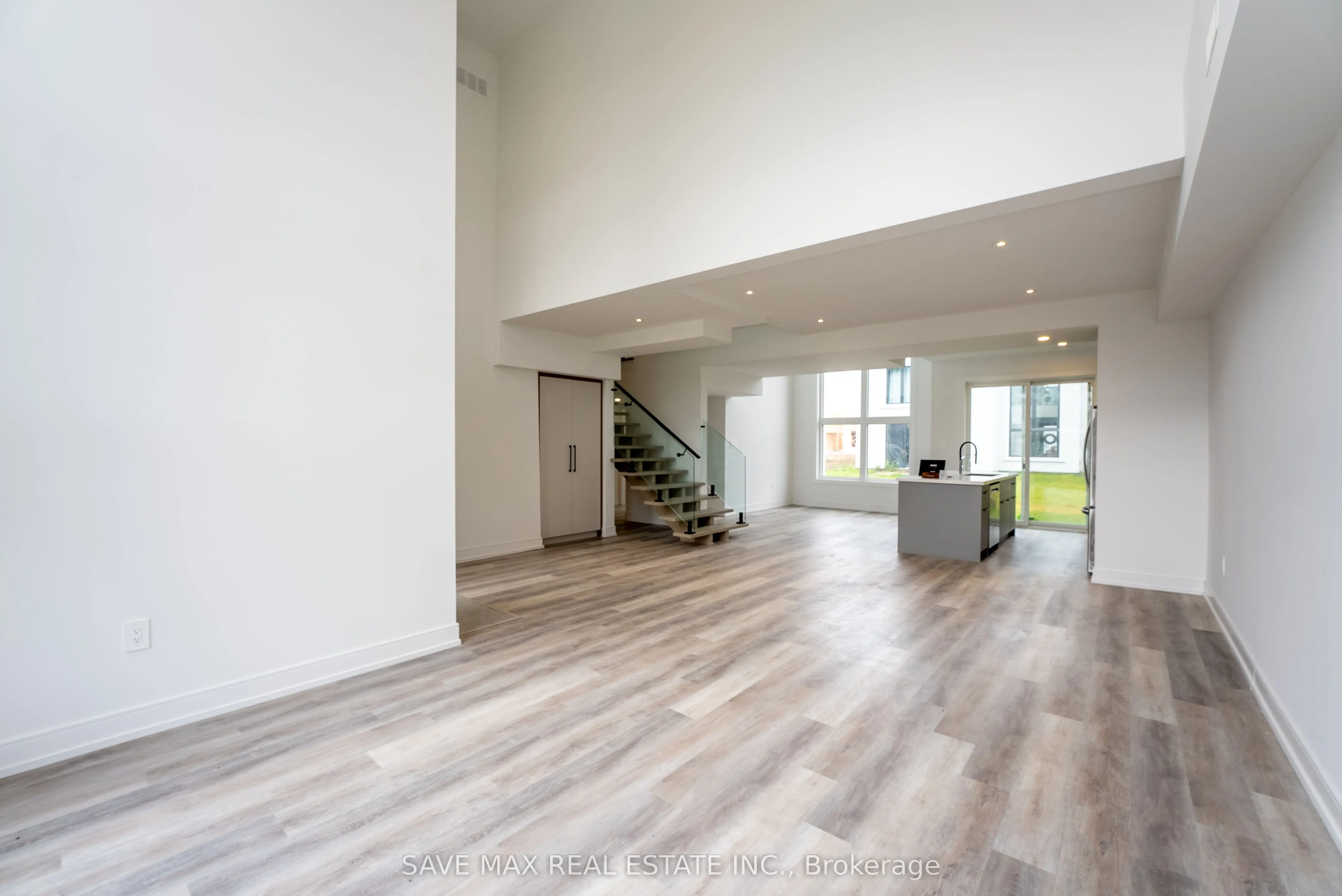 3775 Sunbank Crescent