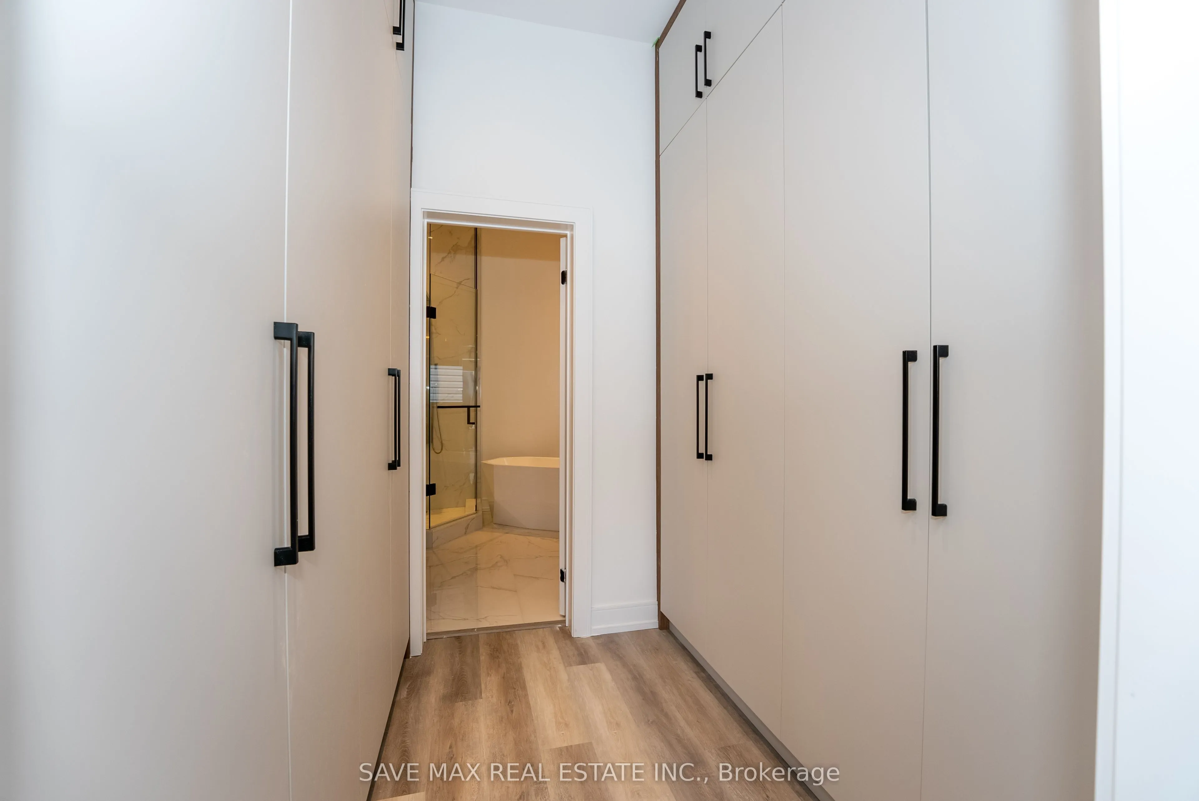 3775 Sunbank Crescent