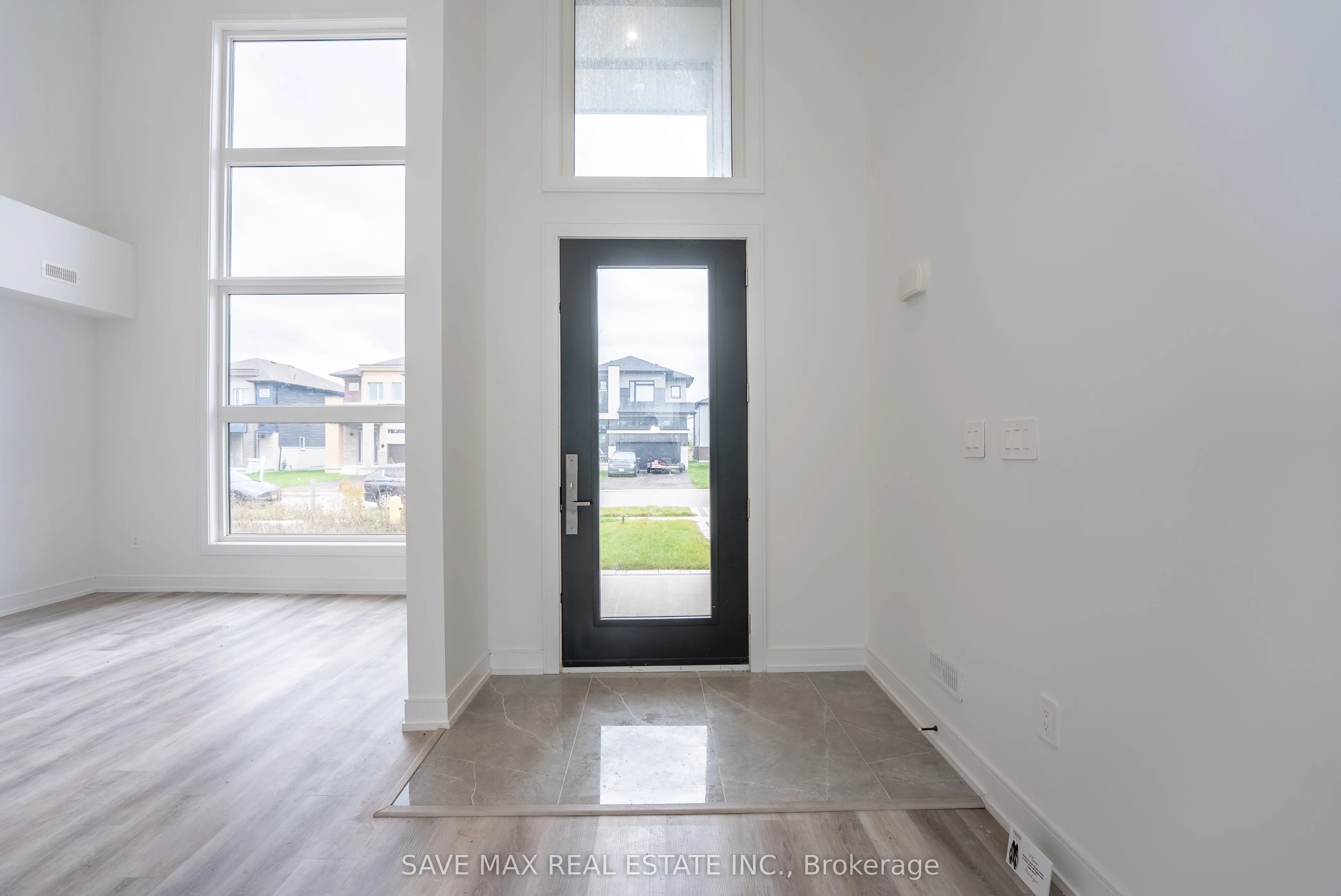 3775 Sunbank Crescent