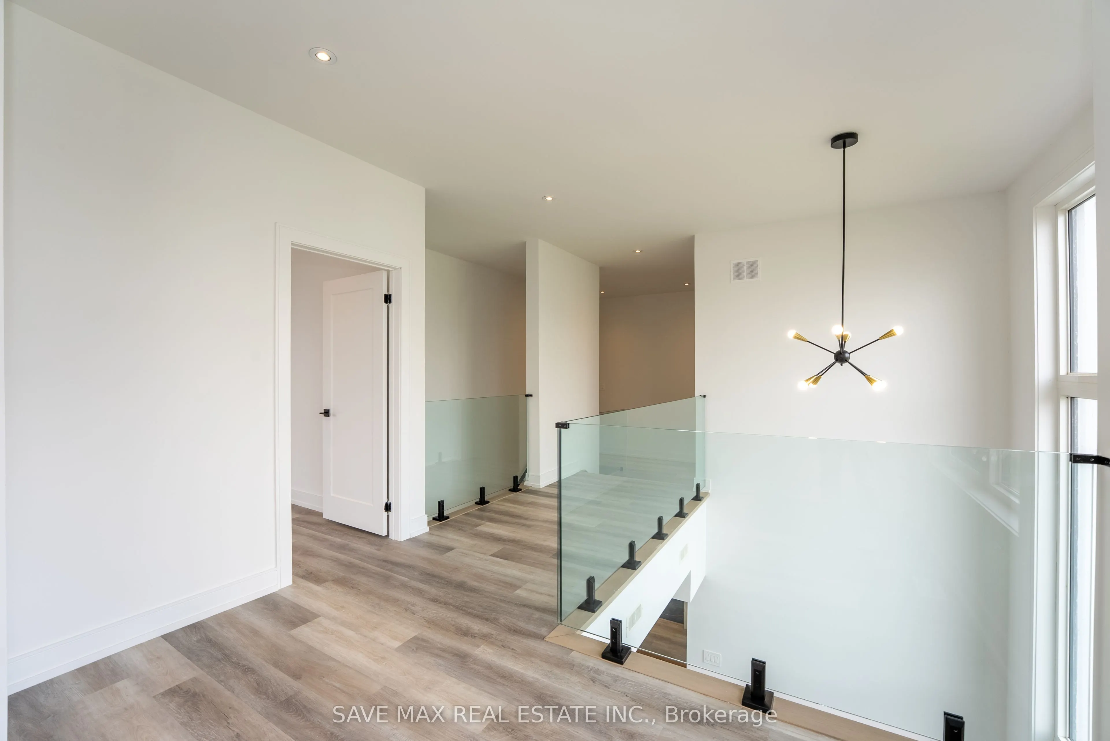 3775 Sunbank Crescent