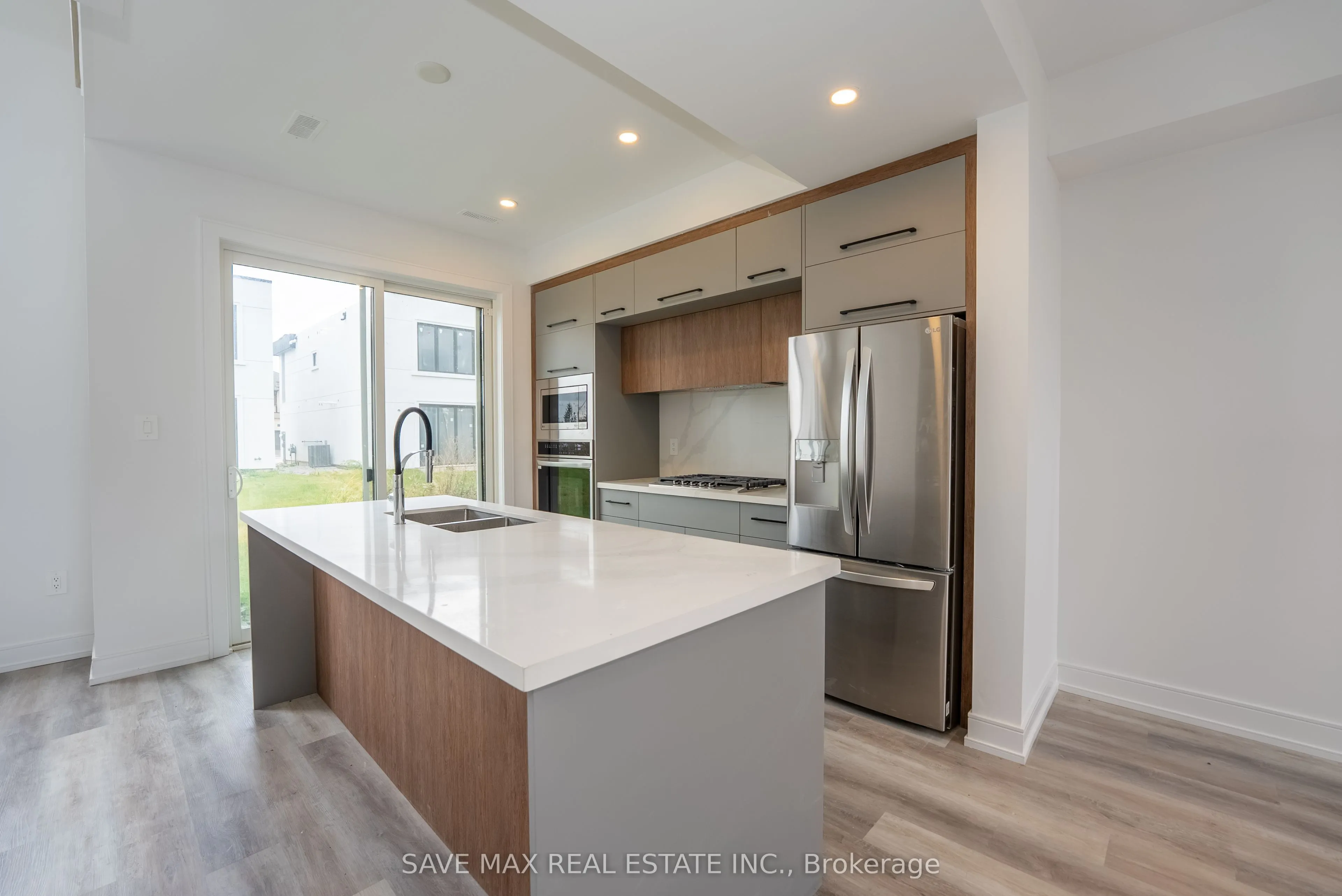 3775 Sunbank Crescent