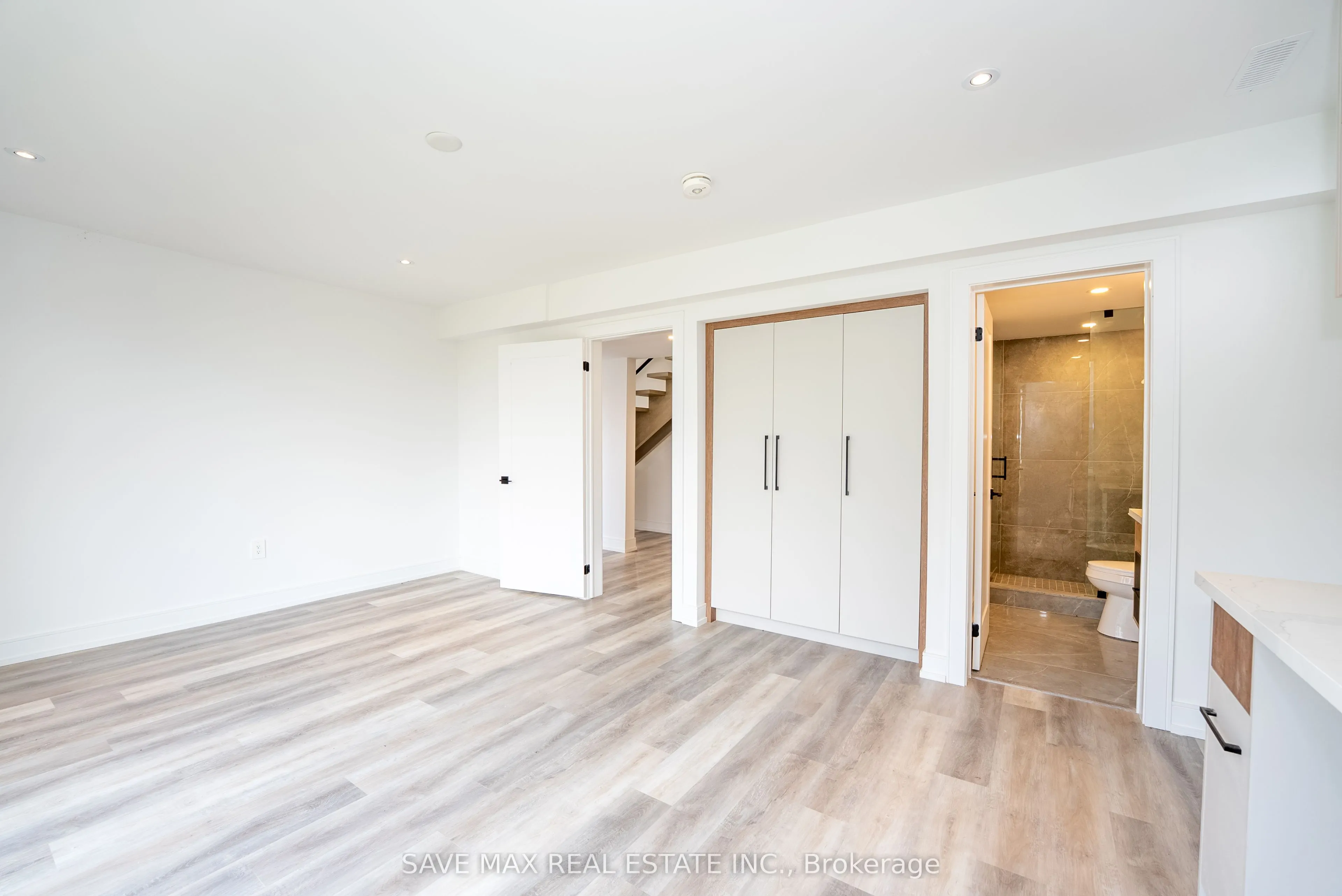 3775 Sunbank Crescent