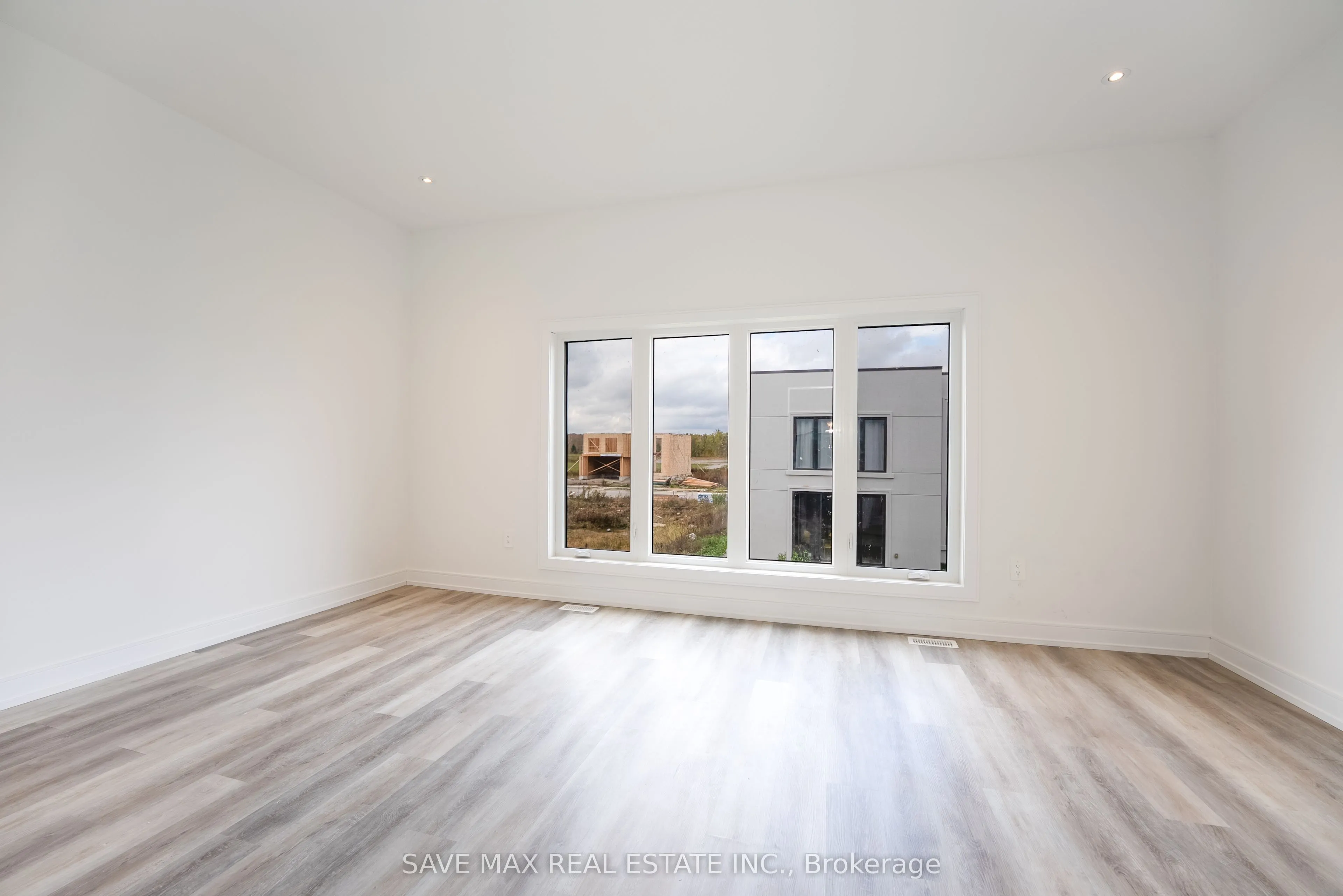 3775 Sunbank Crescent