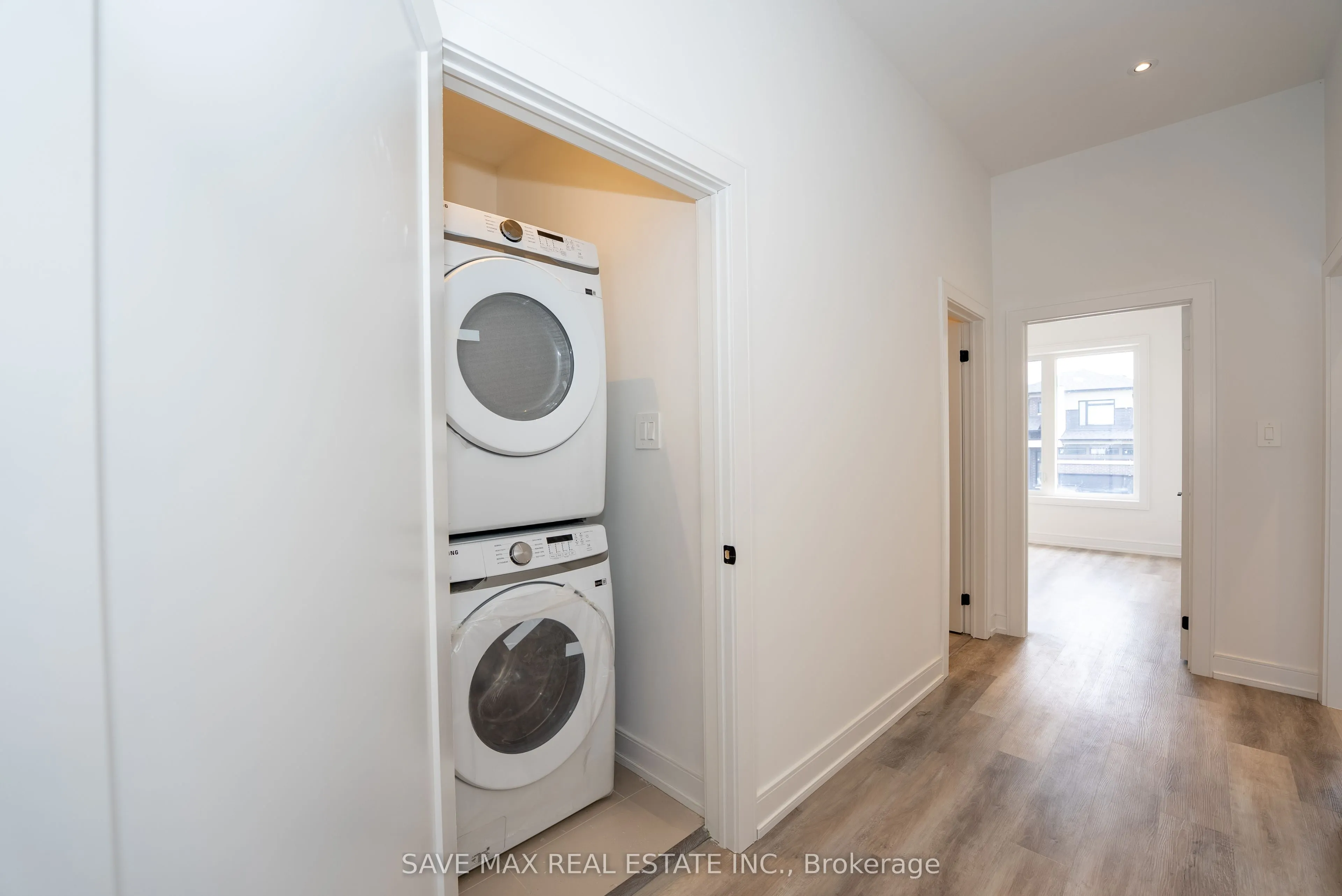 3775 Sunbank Crescent