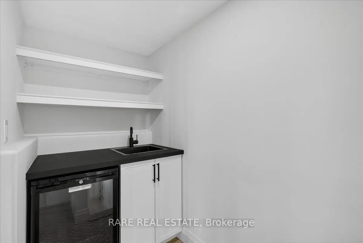 425 Codrington Street