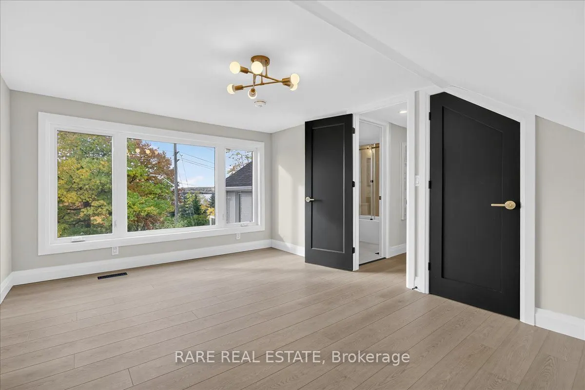 425 Codrington Street