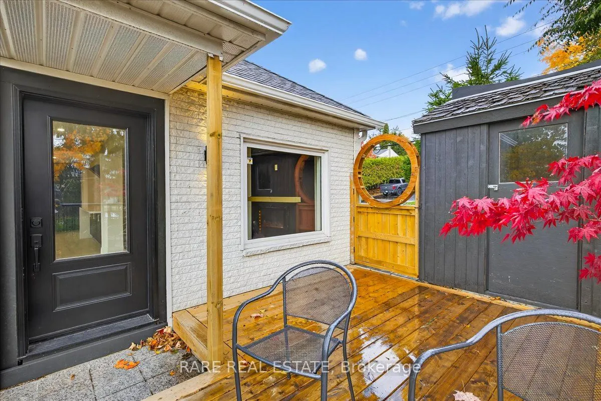 425 Codrington Street