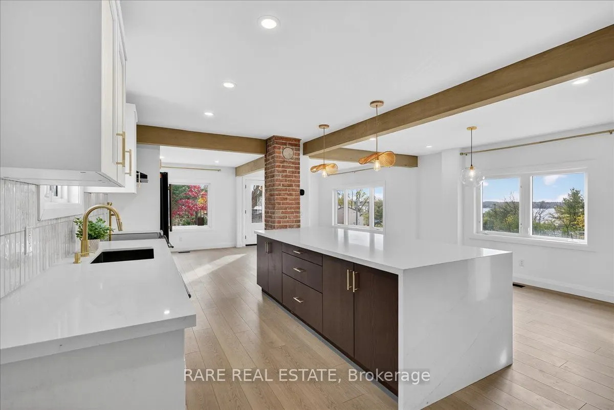 425 Codrington Street