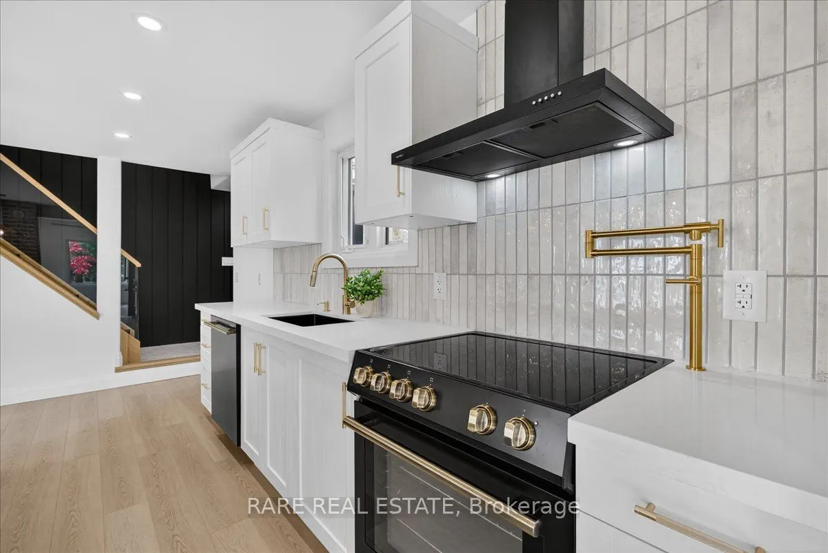 425 Codrington Street