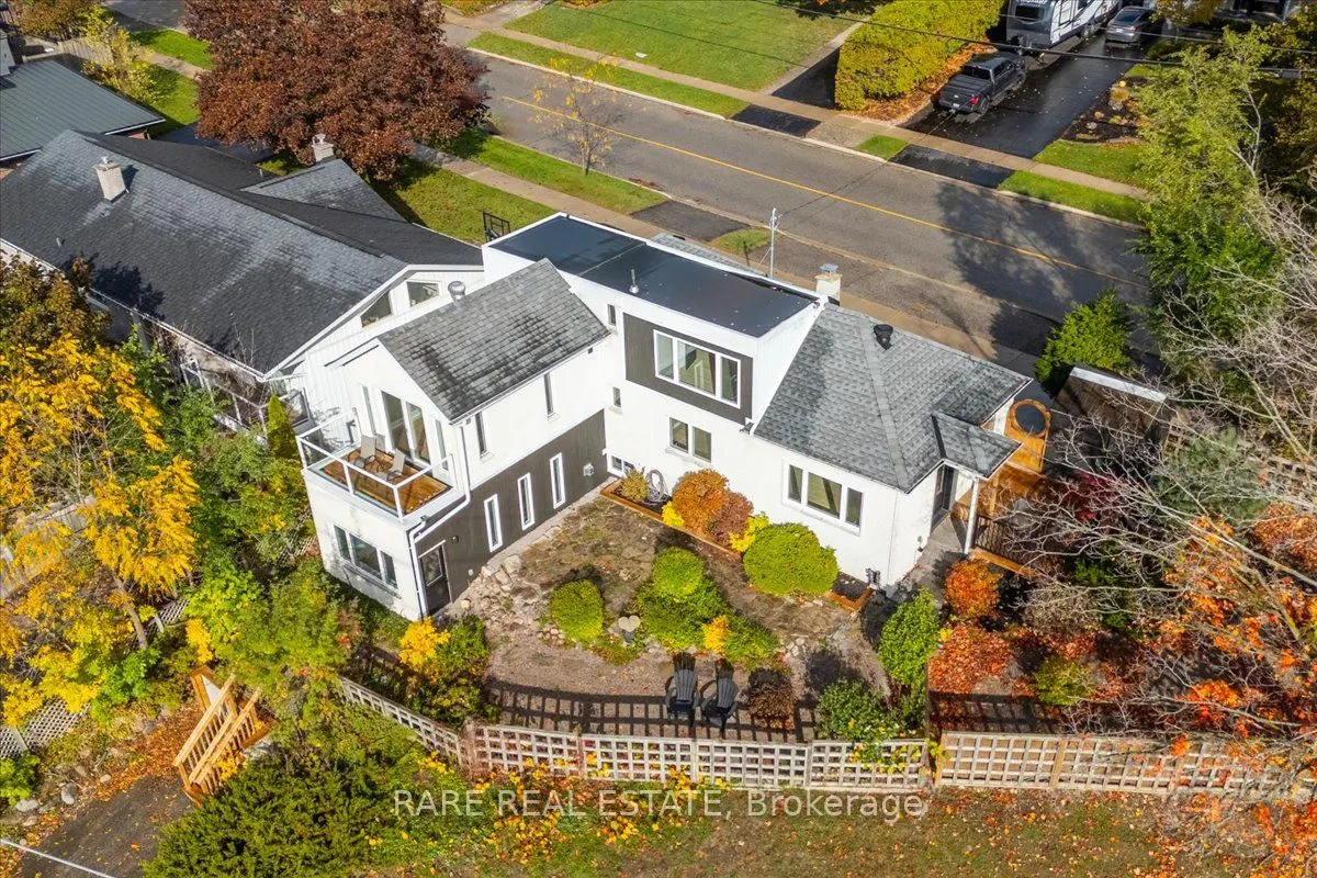 425 Codrington Street