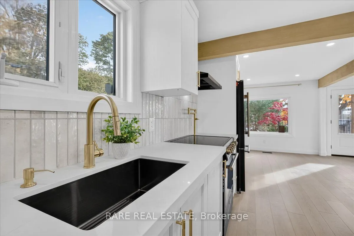 425 Codrington Street