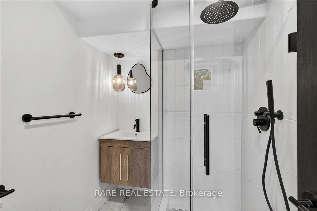 425 Codrington Street