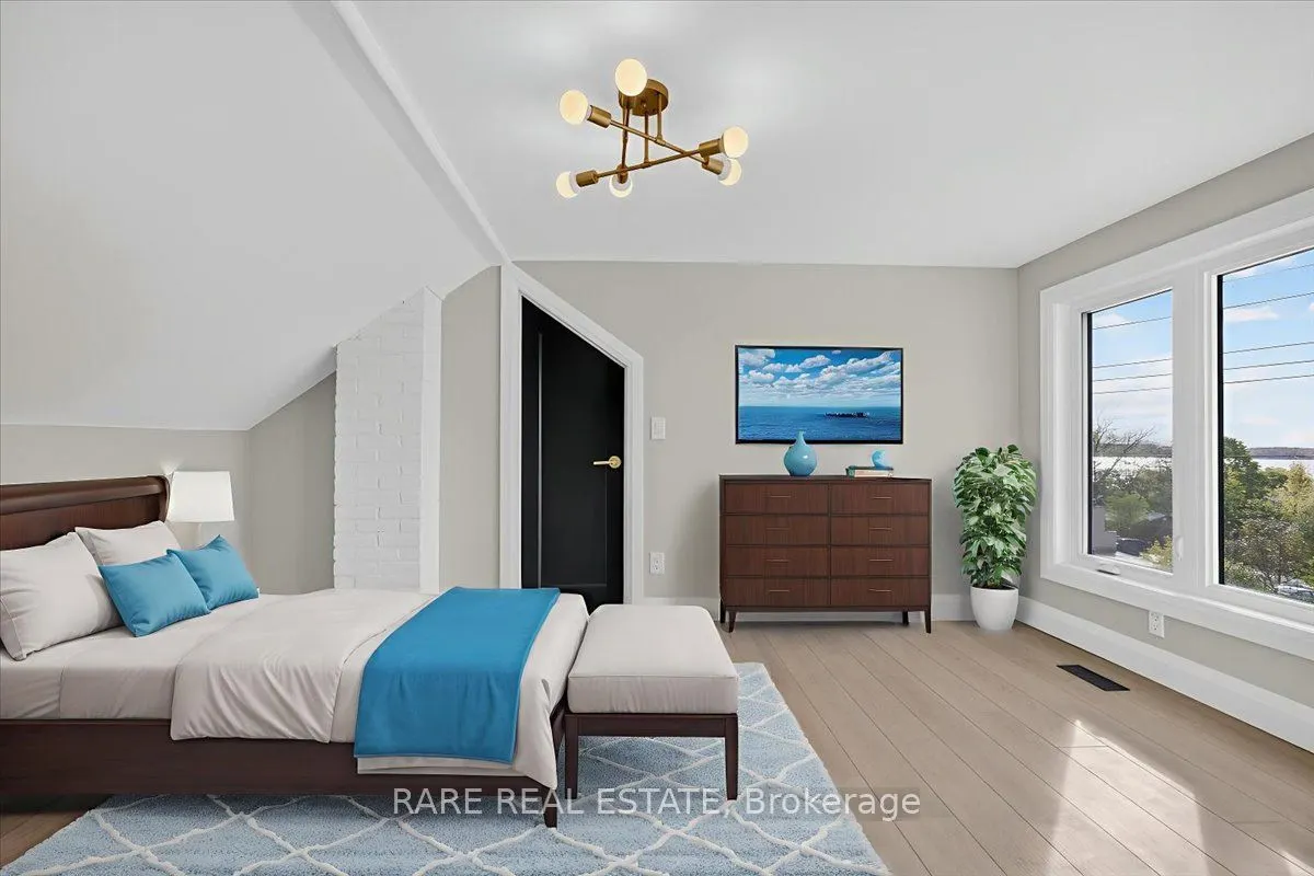 425 Codrington Street