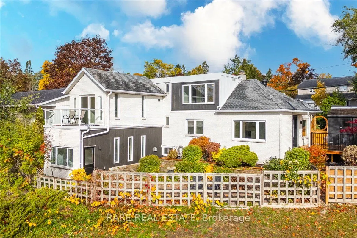 425 Codrington Street