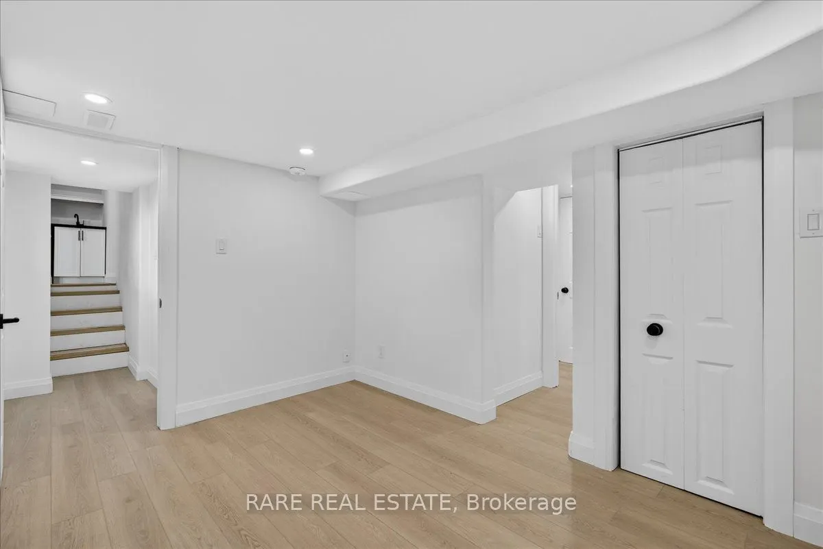 425 Codrington Street