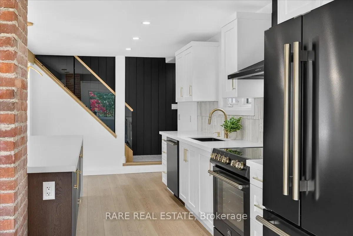 425 Codrington Street