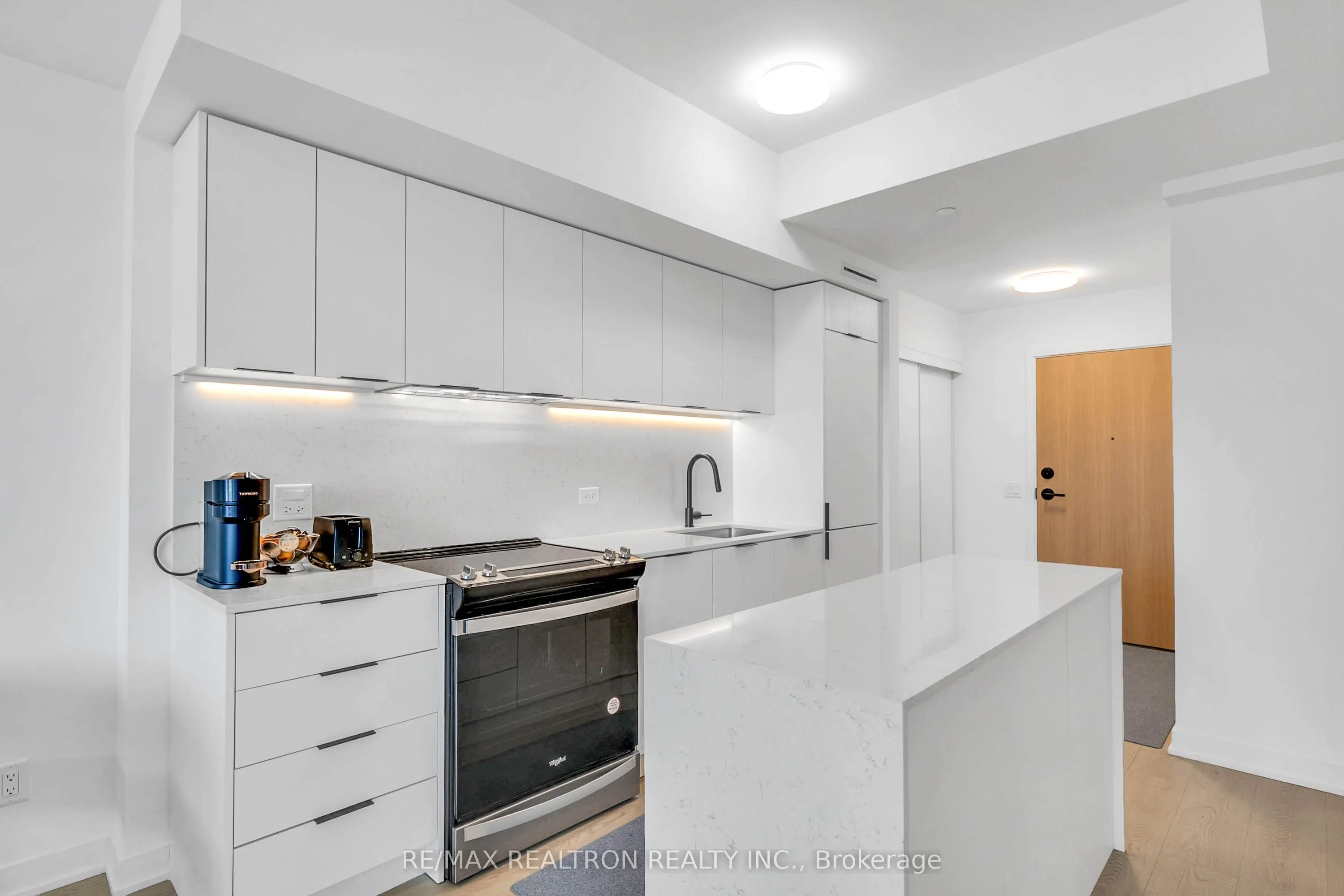 31 Huron Street, #221