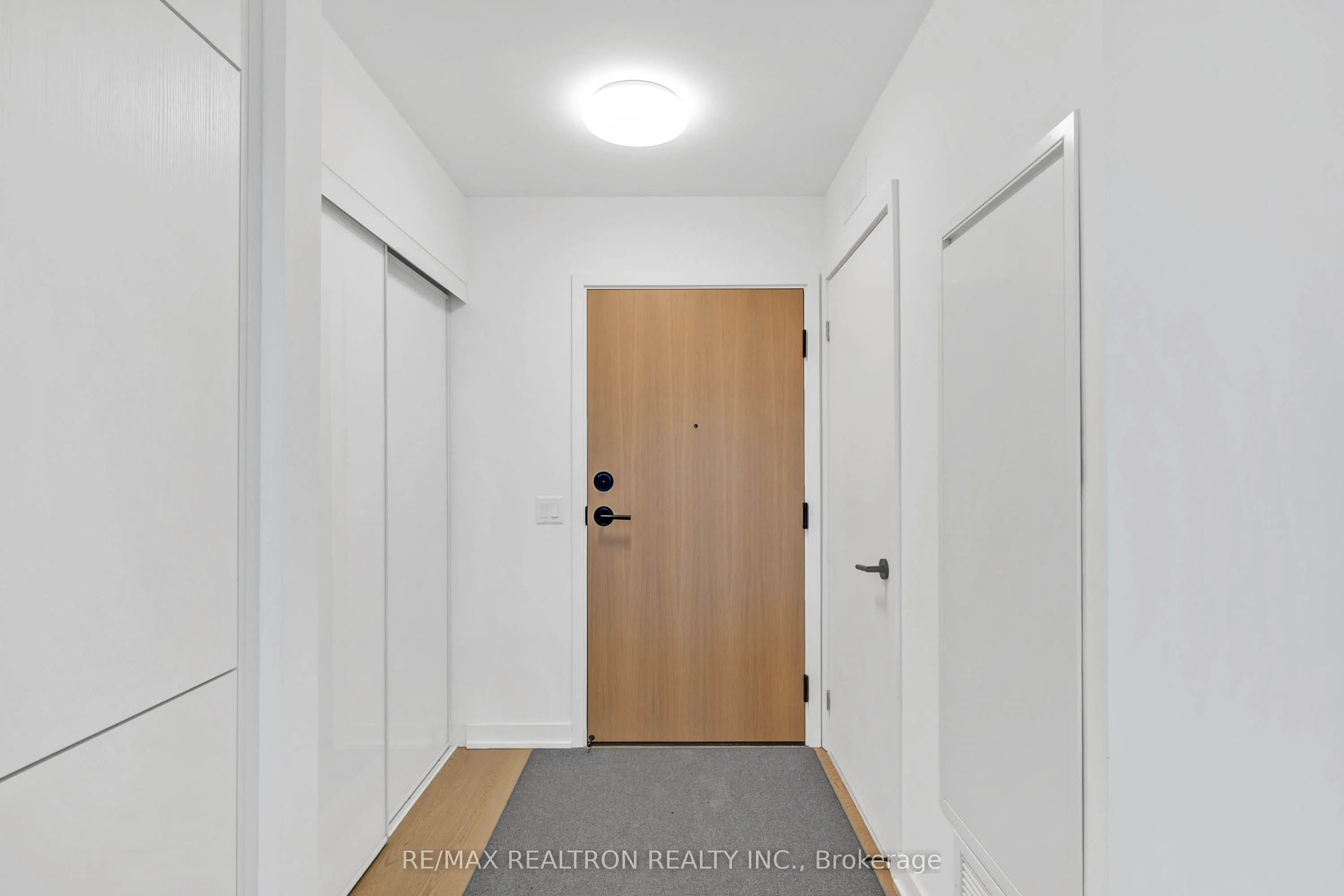 31 Huron Street, #221