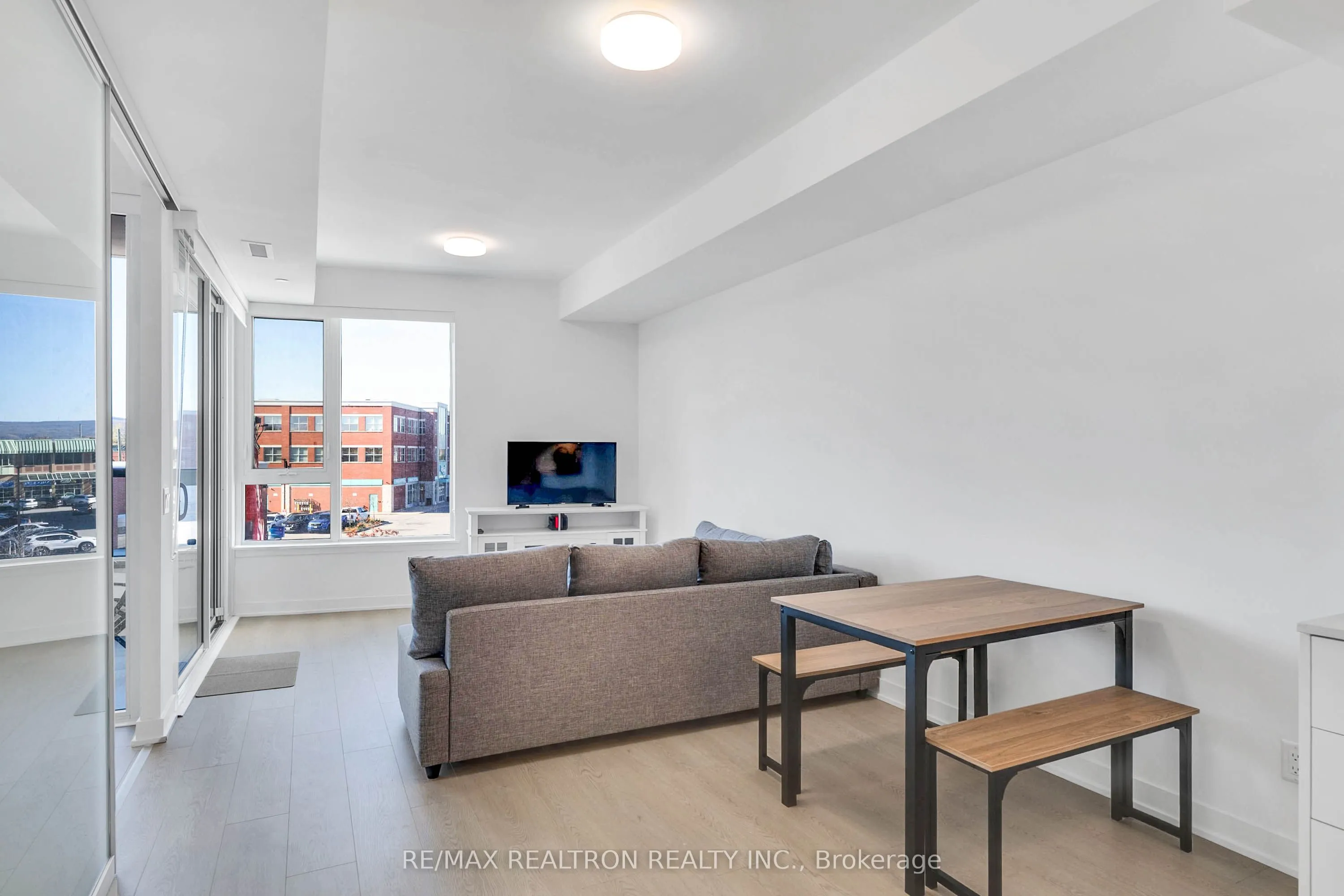 31 Huron Street, #221