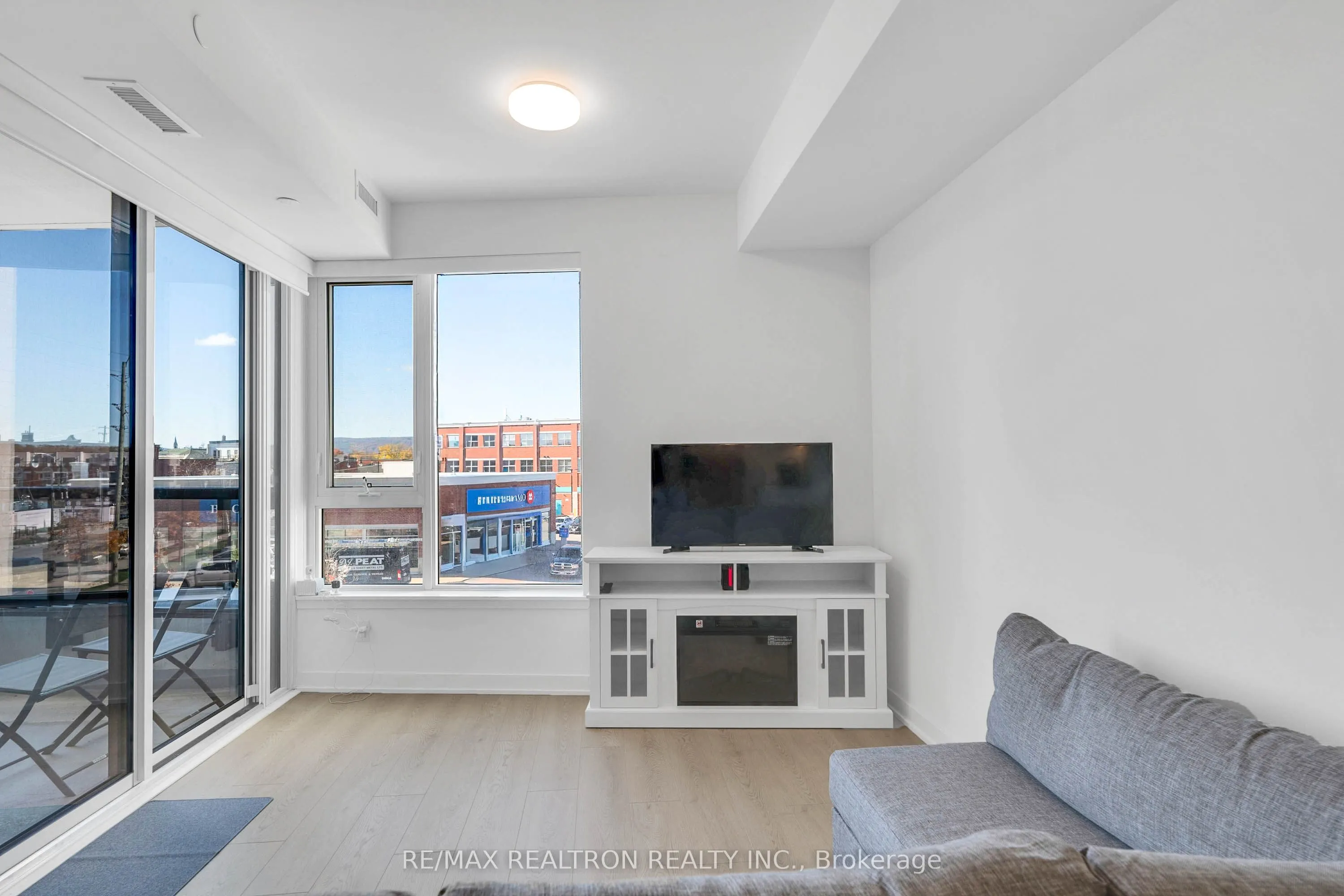 31 Huron Street, #221