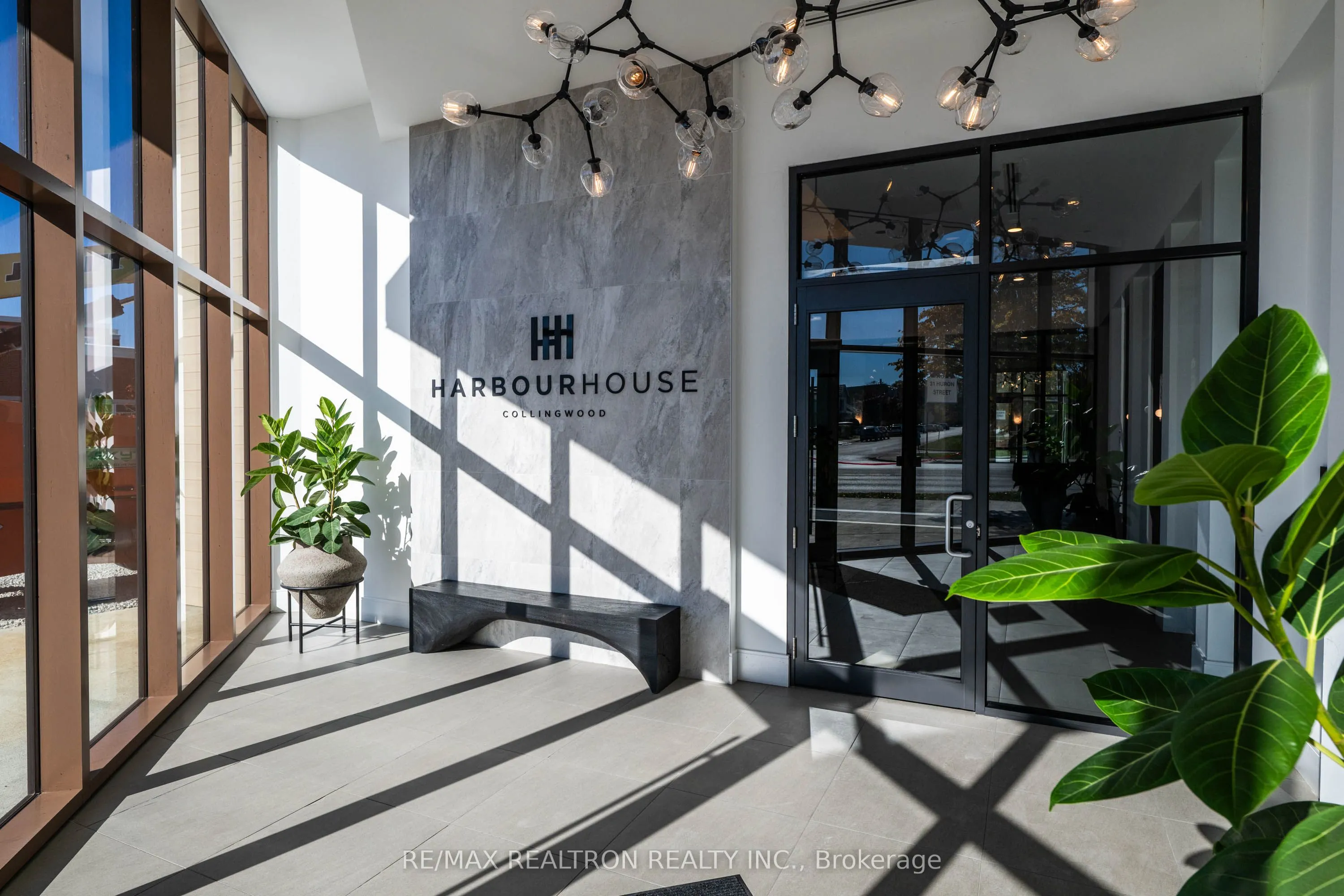 31 Huron Street, #221