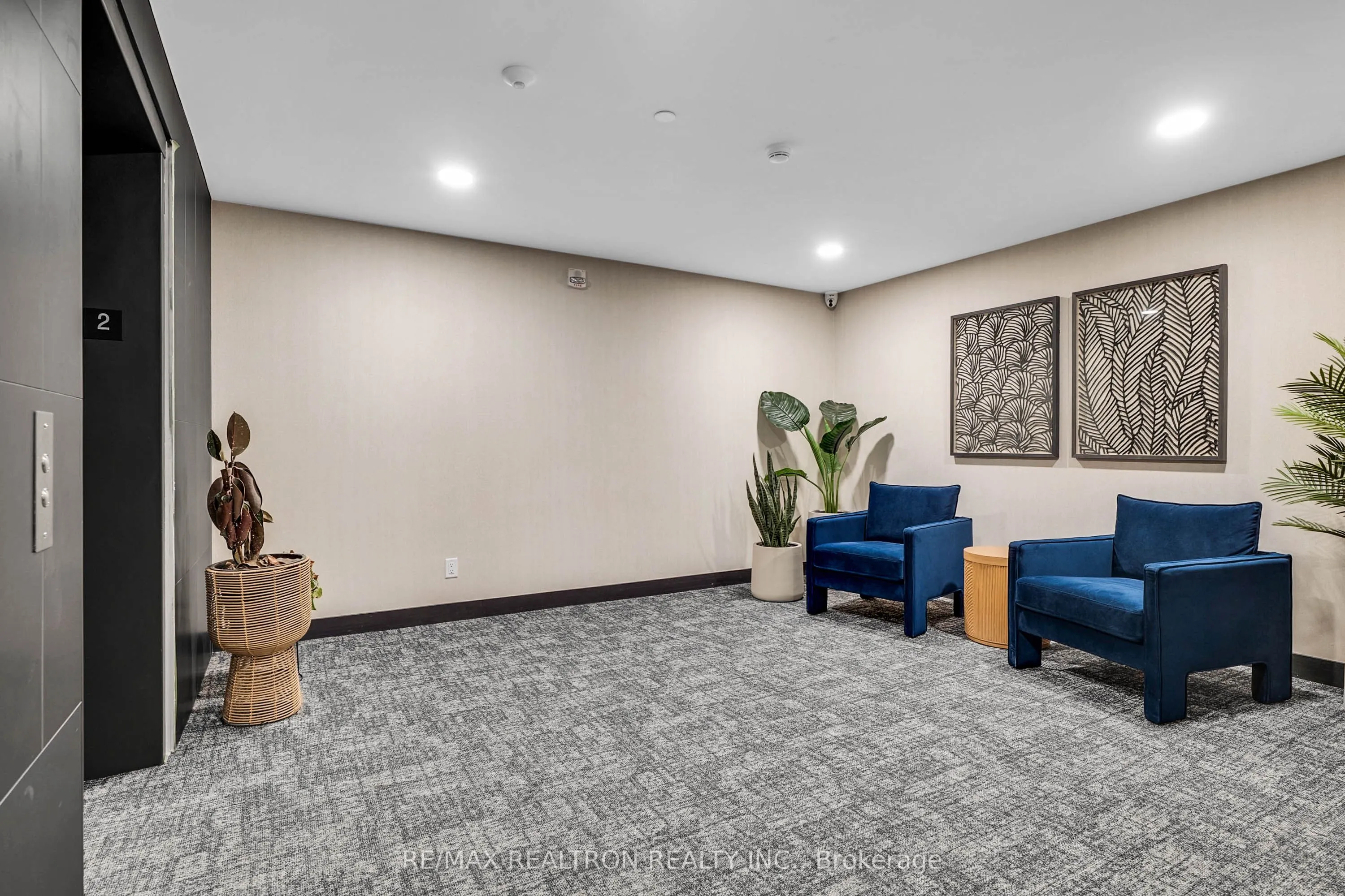 31 Huron Street, #221