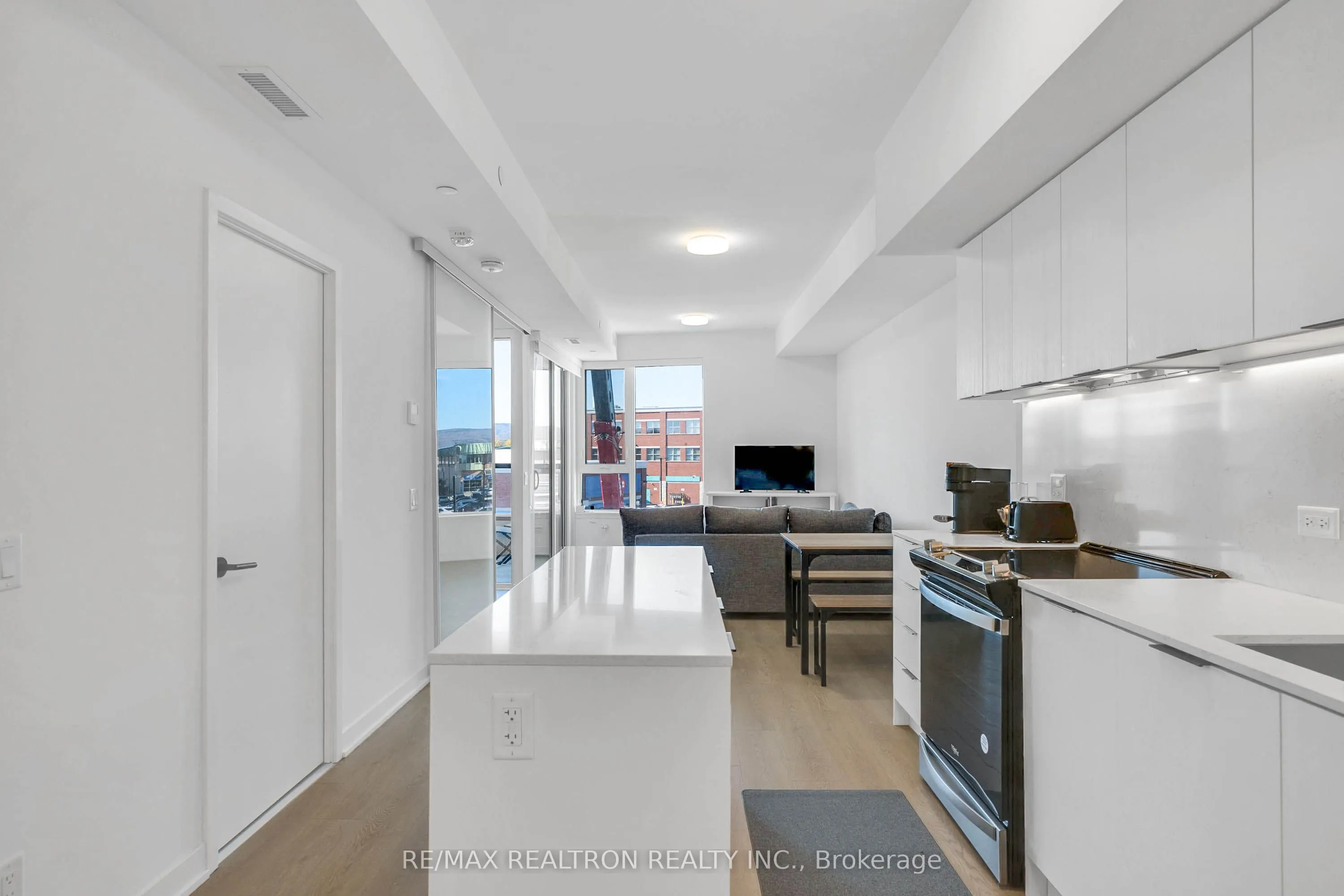 31 Huron Street, #221