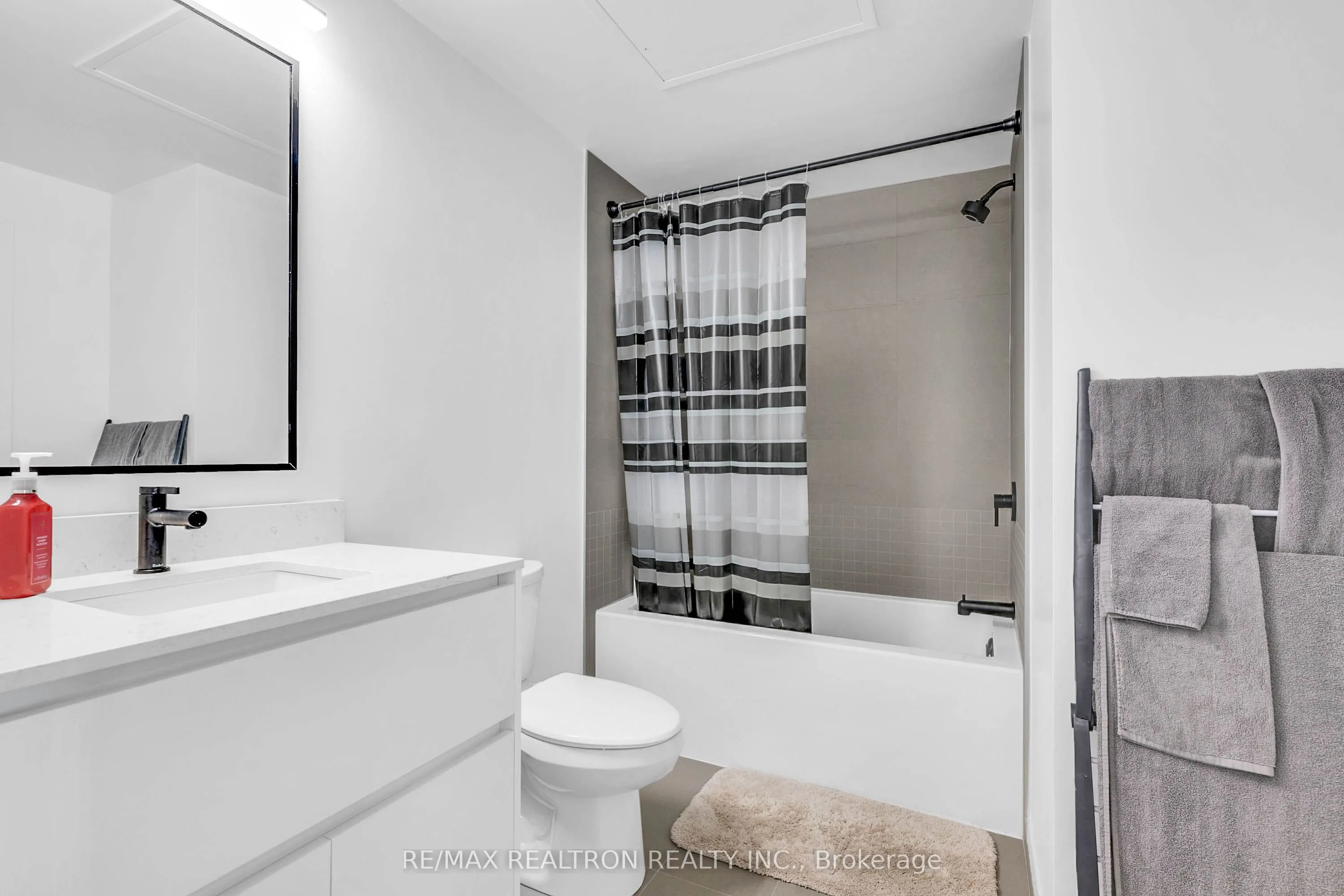 31 Huron Street, #221