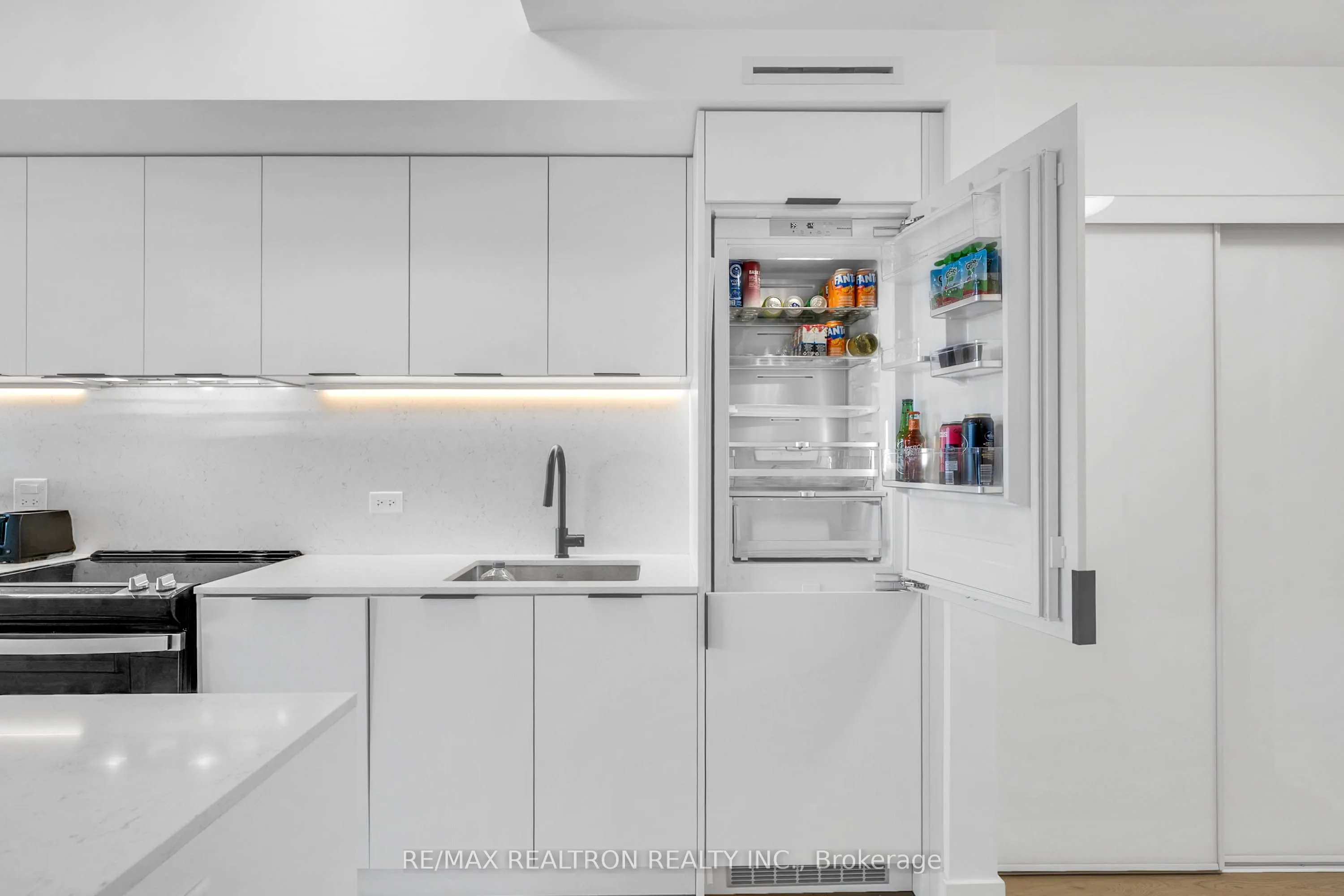 31 Huron Street, #221