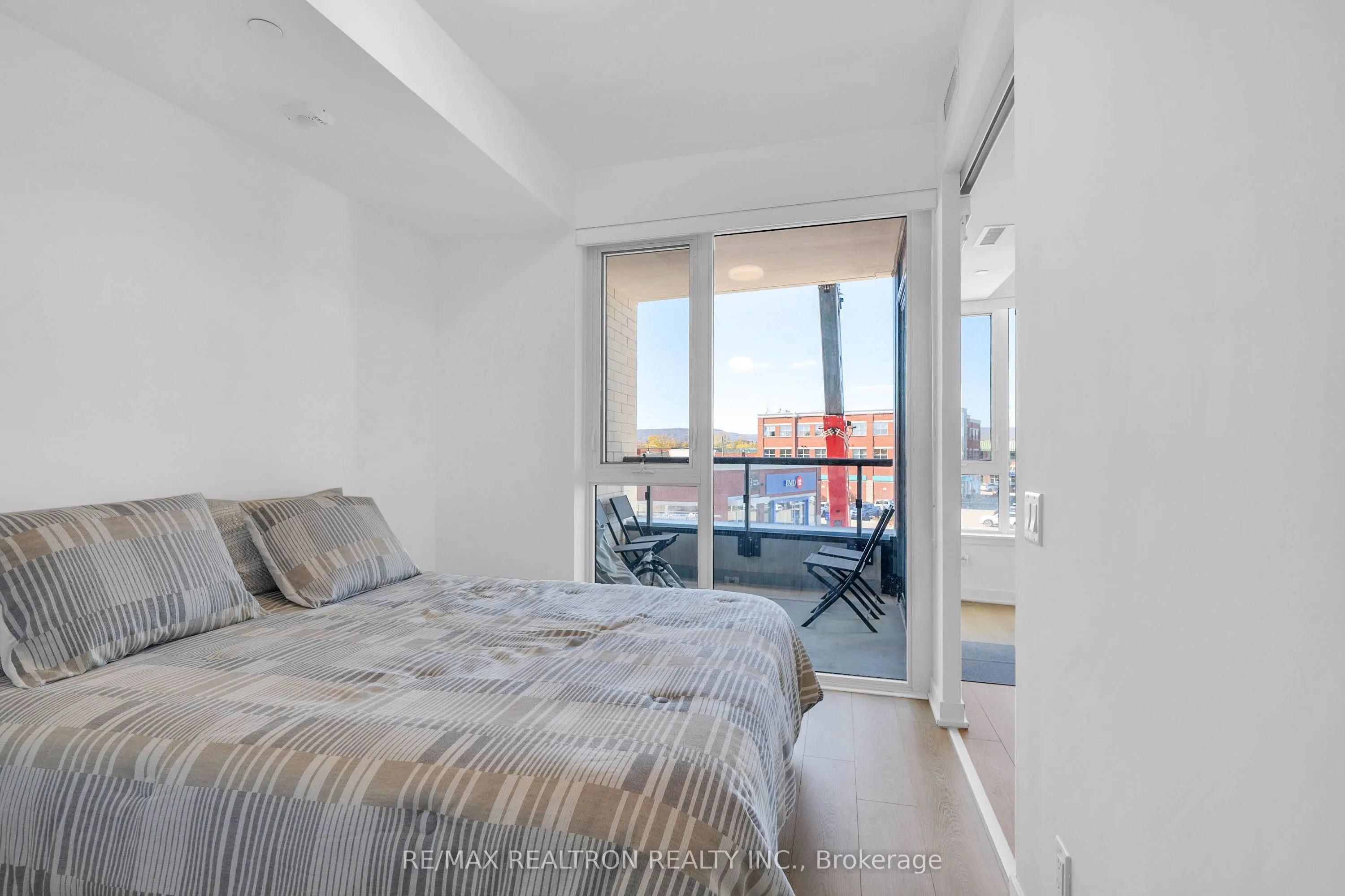 31 Huron Street, #221